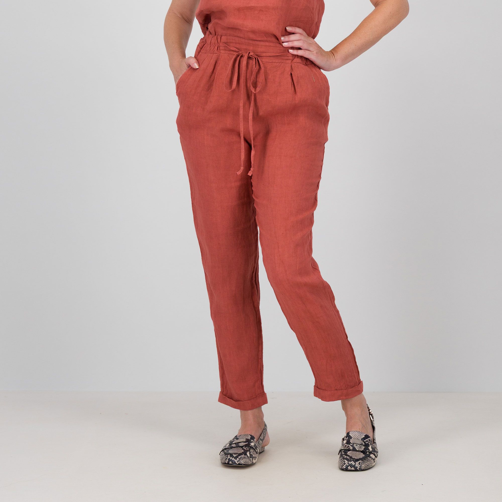 Carlotta Neri
Pantaloni lunghi
jogger in lino
con elastico