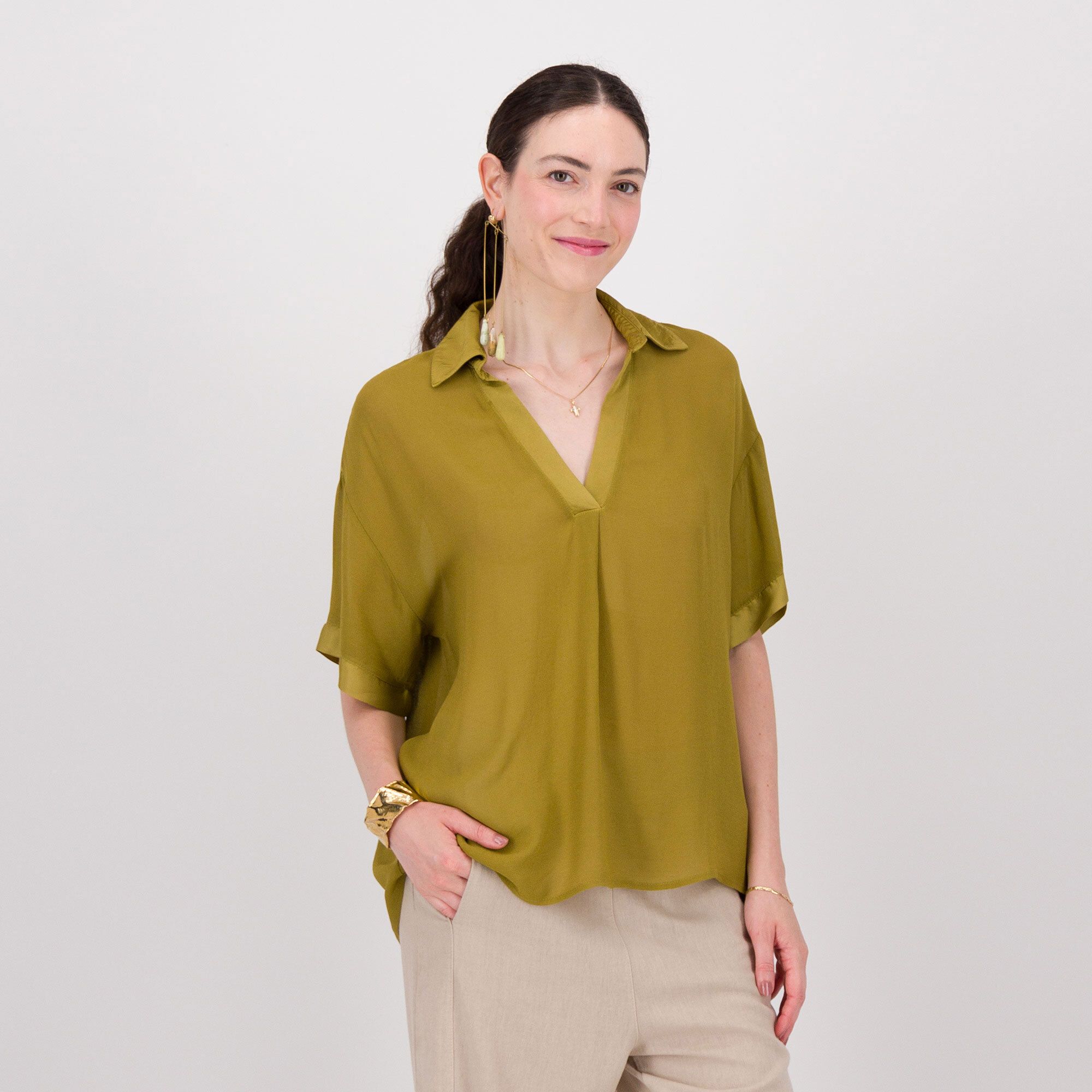 Image of Mood Atelier Blusa scollo a polo in crepe e raso di viscosa e seta Made in Italy061