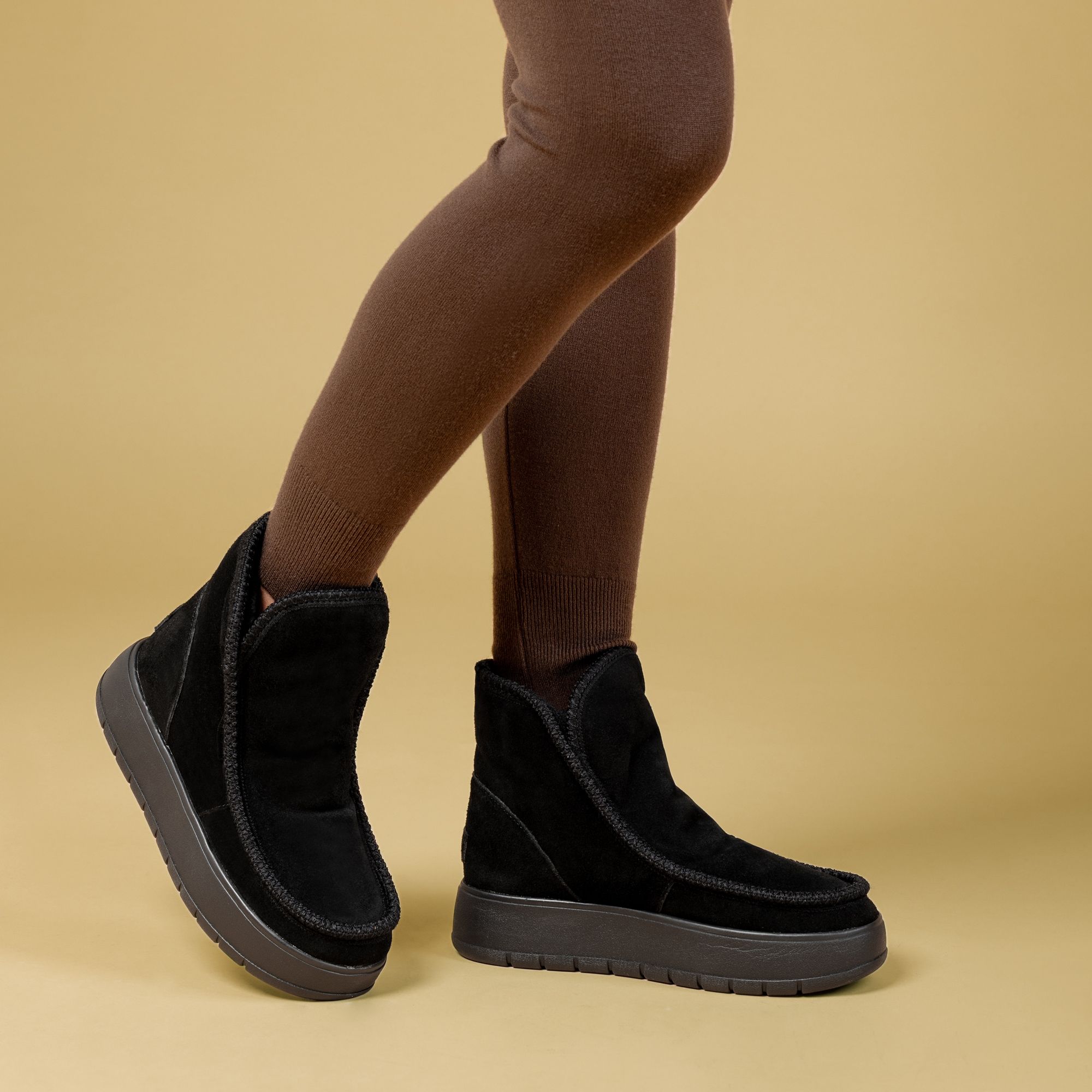 Cafè Noir
Scarponcini
in pelle scamosciata
fodera pelo sintetico