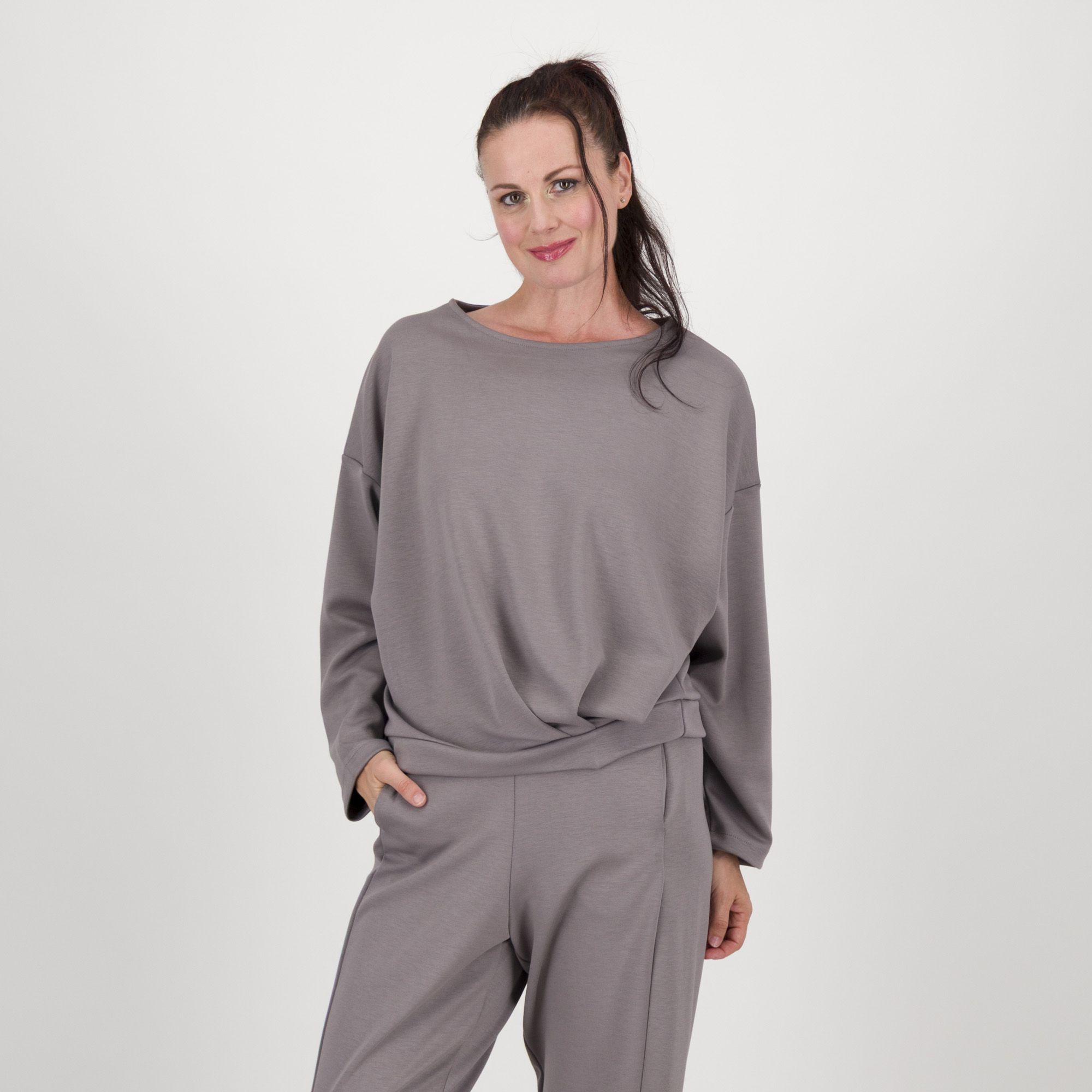 Lucrezia Sciortino
Felpa in modal touch
con scollo a barca