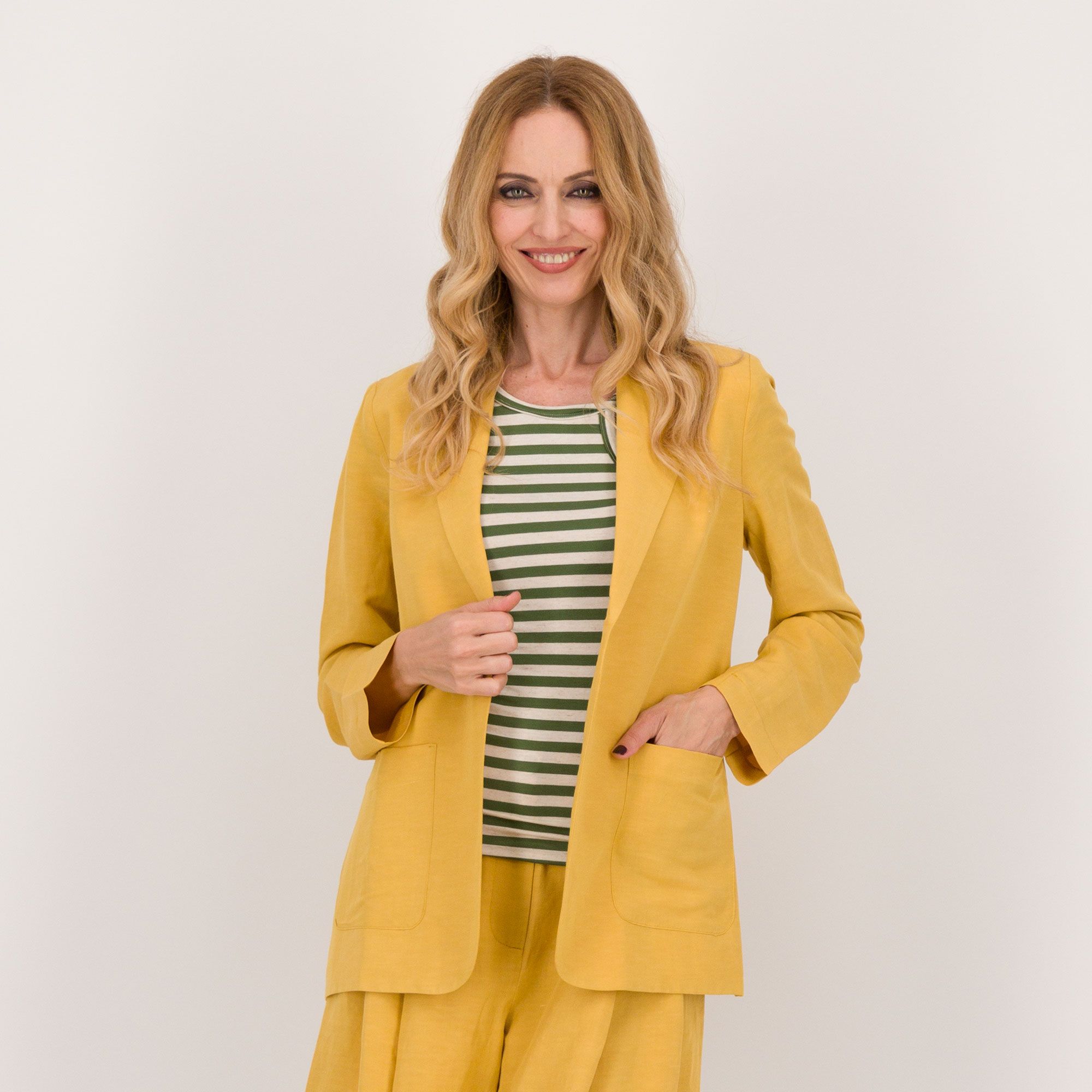 DUA
Blazer
viscosa e lino
con collo rever