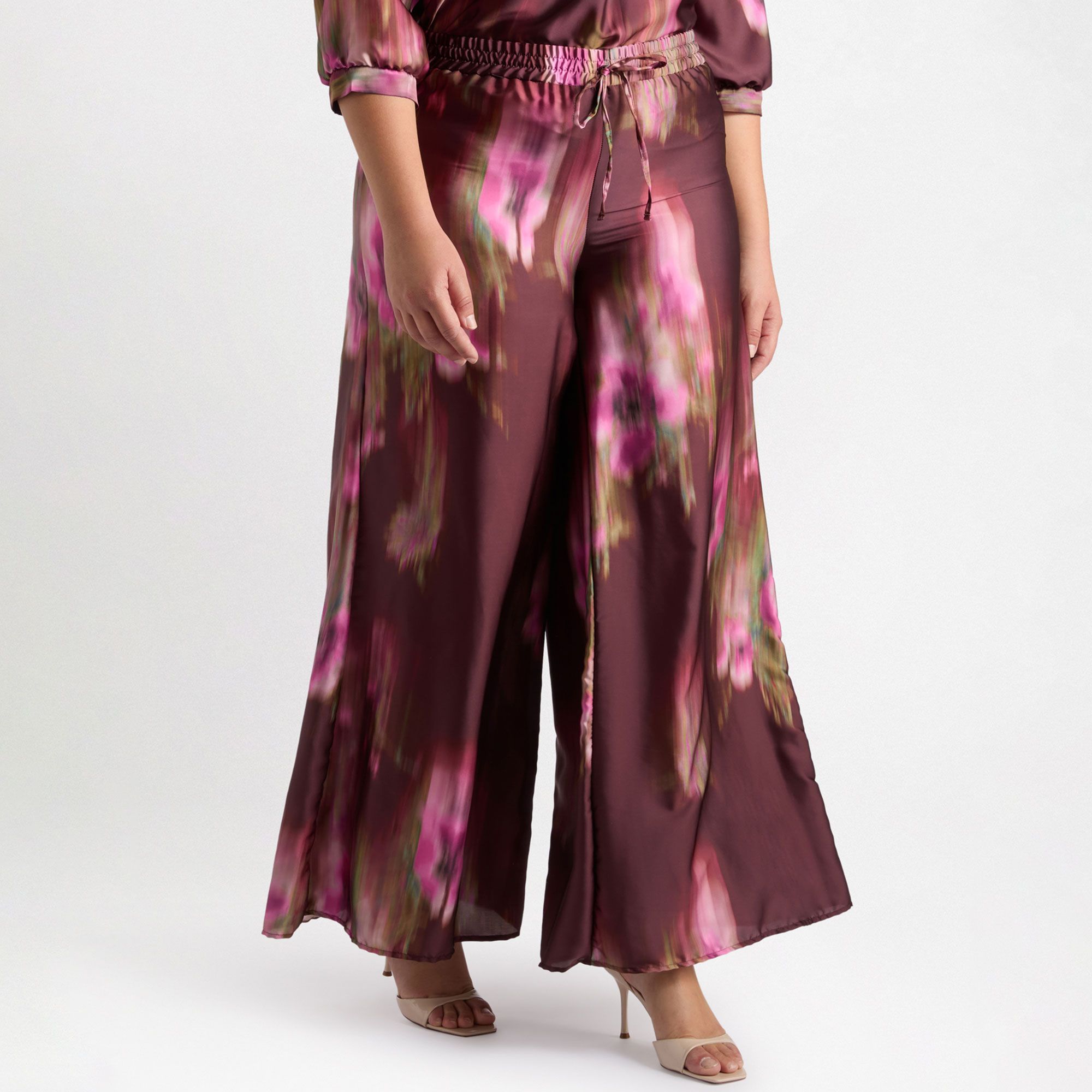 Fiorella Rubino
Pantaloni palazzo
in raso fantasia
con elastico