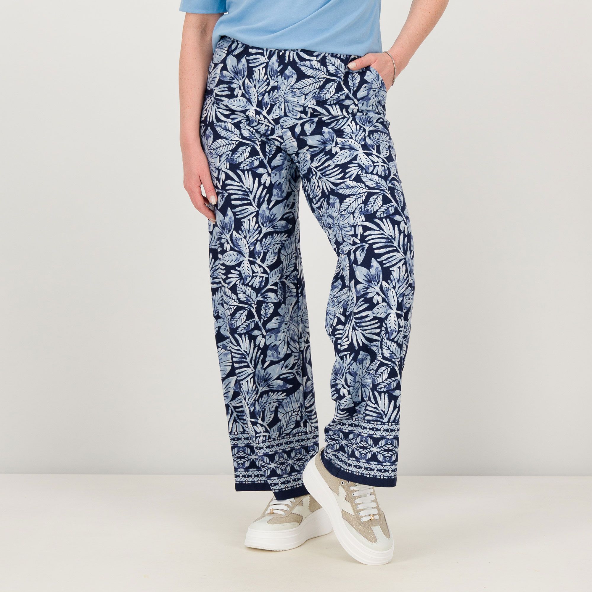 Denim & Co
Pantaloni fantasia
a fiori con elastico