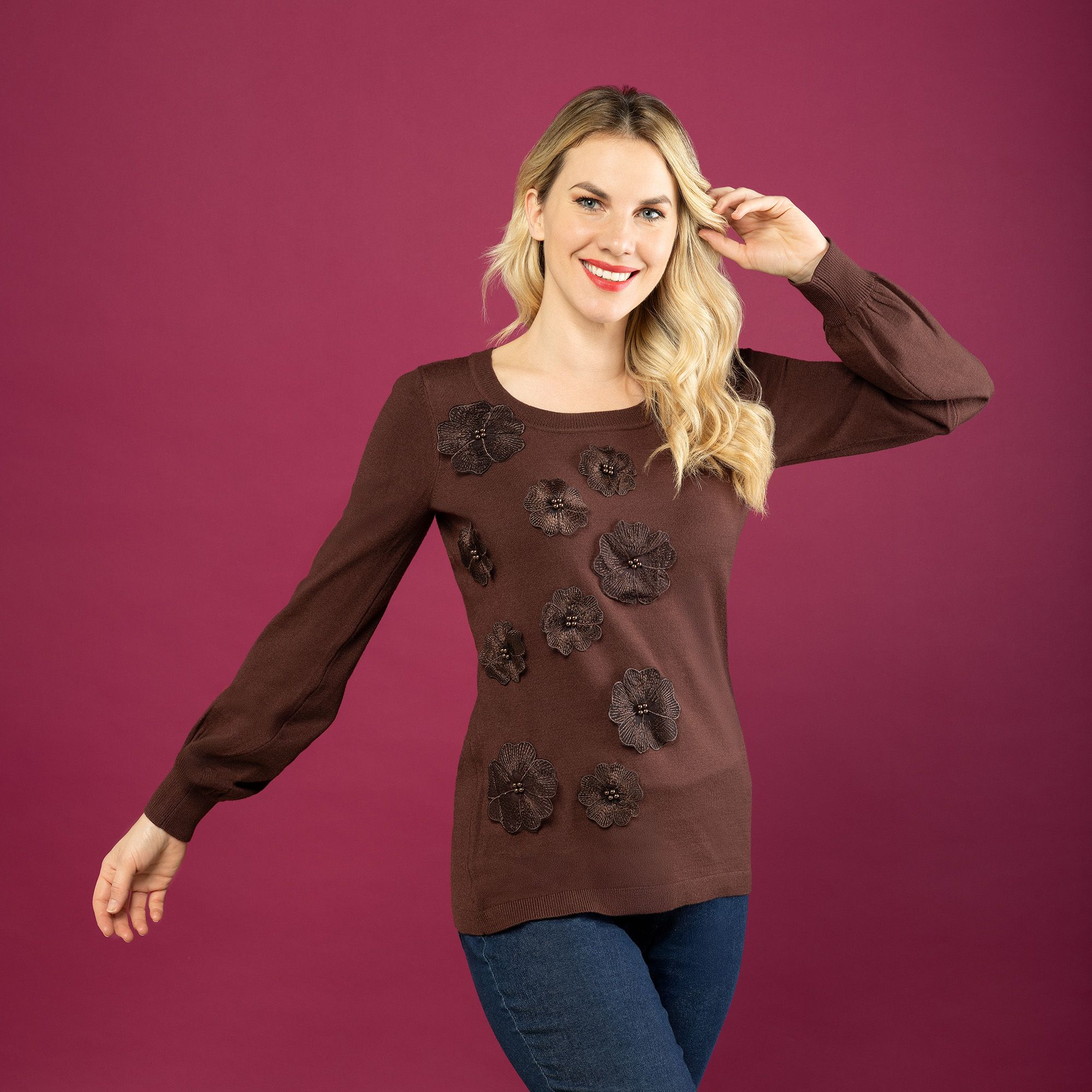 Nina Leonard
Maglione con fiori
applicati