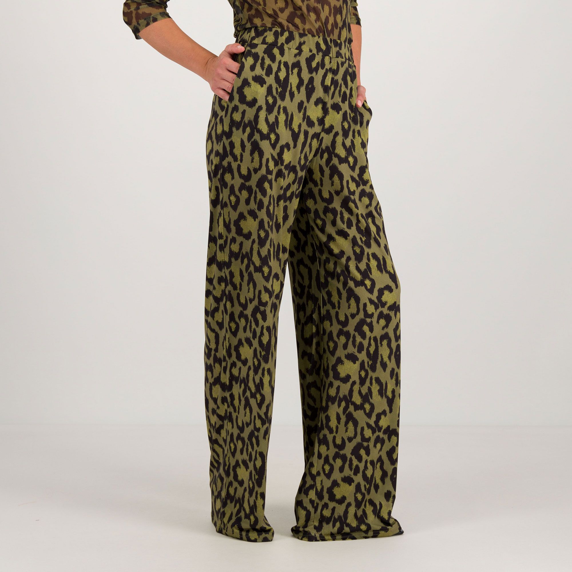 Caterina Lancini
Pantaloni palazzo
fantasia animalier
elasticizzati