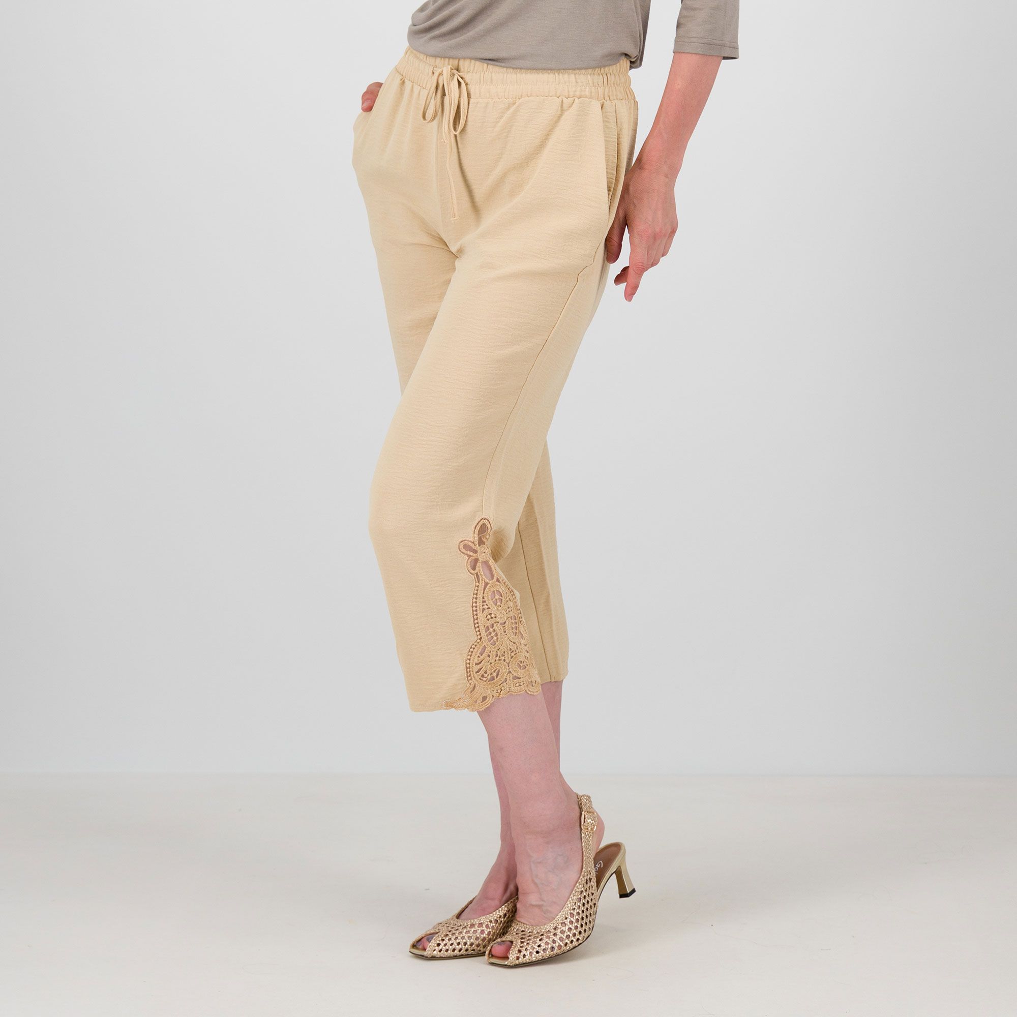 Nina Leonard Pantaloni cropped con elastico