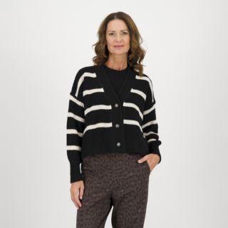 Lucrezia Sciortino
Cardigan a righe
in filato con lana
con scollo a V