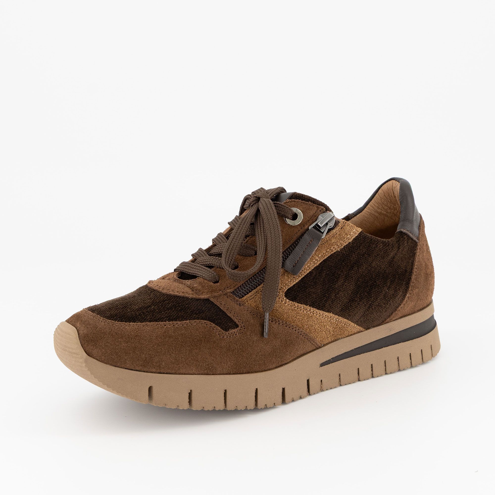 Soffice Sogno
Sneaker in pelle
con inserti in
tessuto e zip