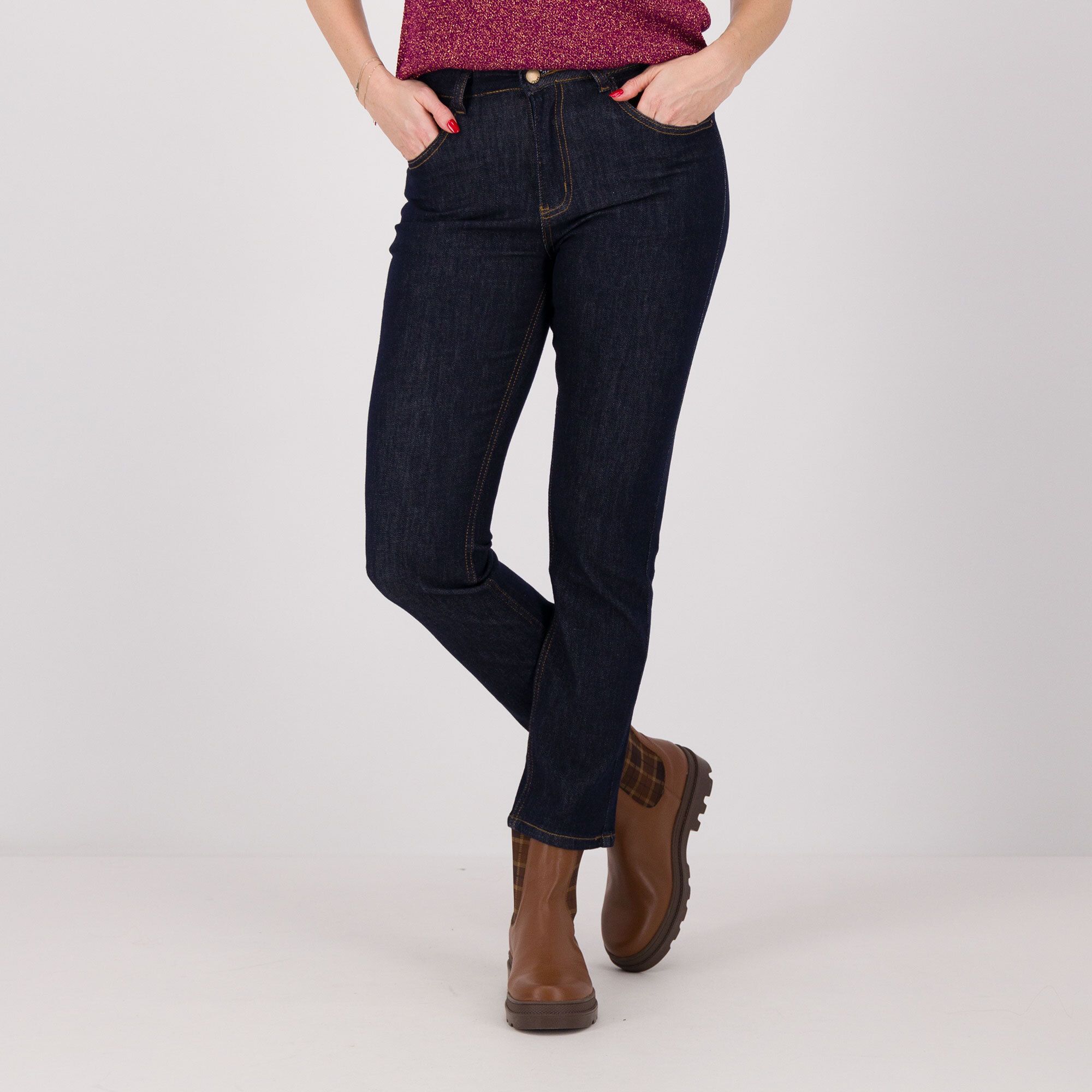 Enjoy
Jeans a 5 tasche
con chiusura zip
e bottone