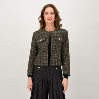 Palazzo Moda
Giacchina bouclé
con taschine e
bottone gioiello