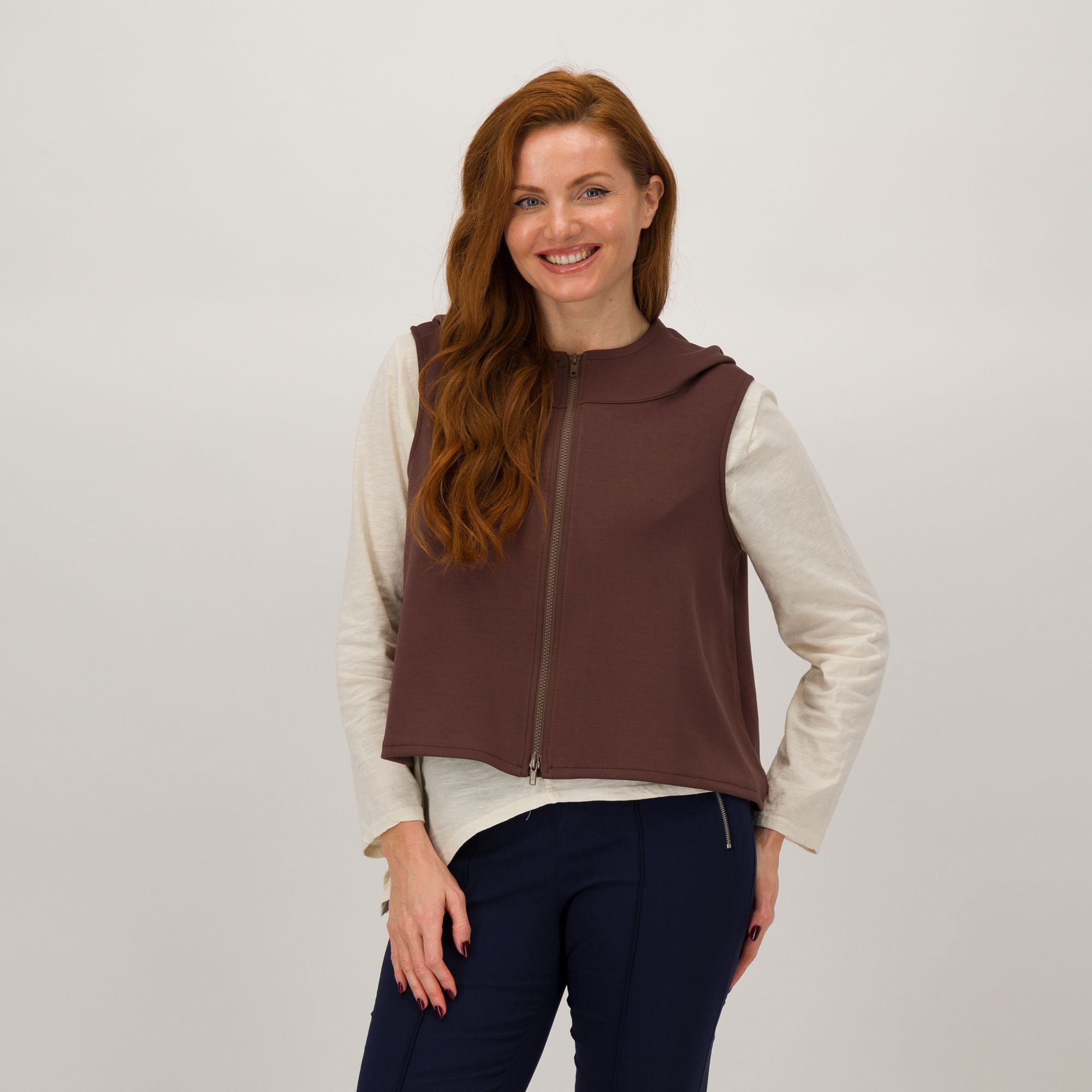 Lucrezia Sciortino
Gilet in misto
viscosa con
cappuccio