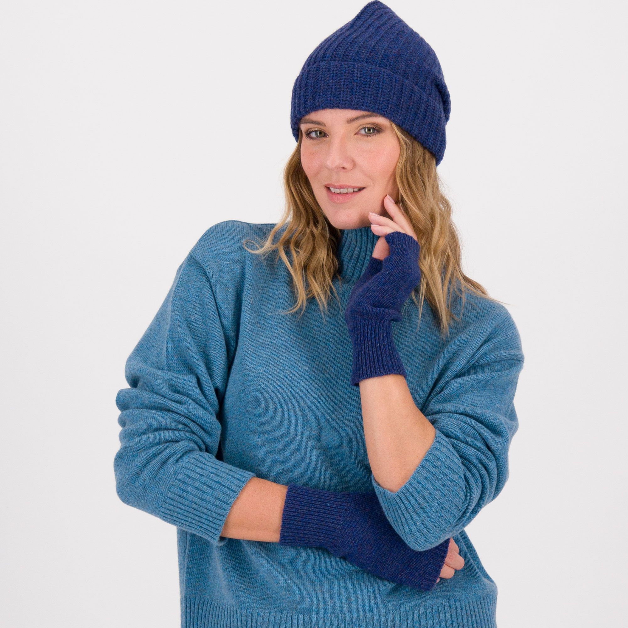 Image of Hekla & Co Guanti e cappellino in misto lana con cashmere061