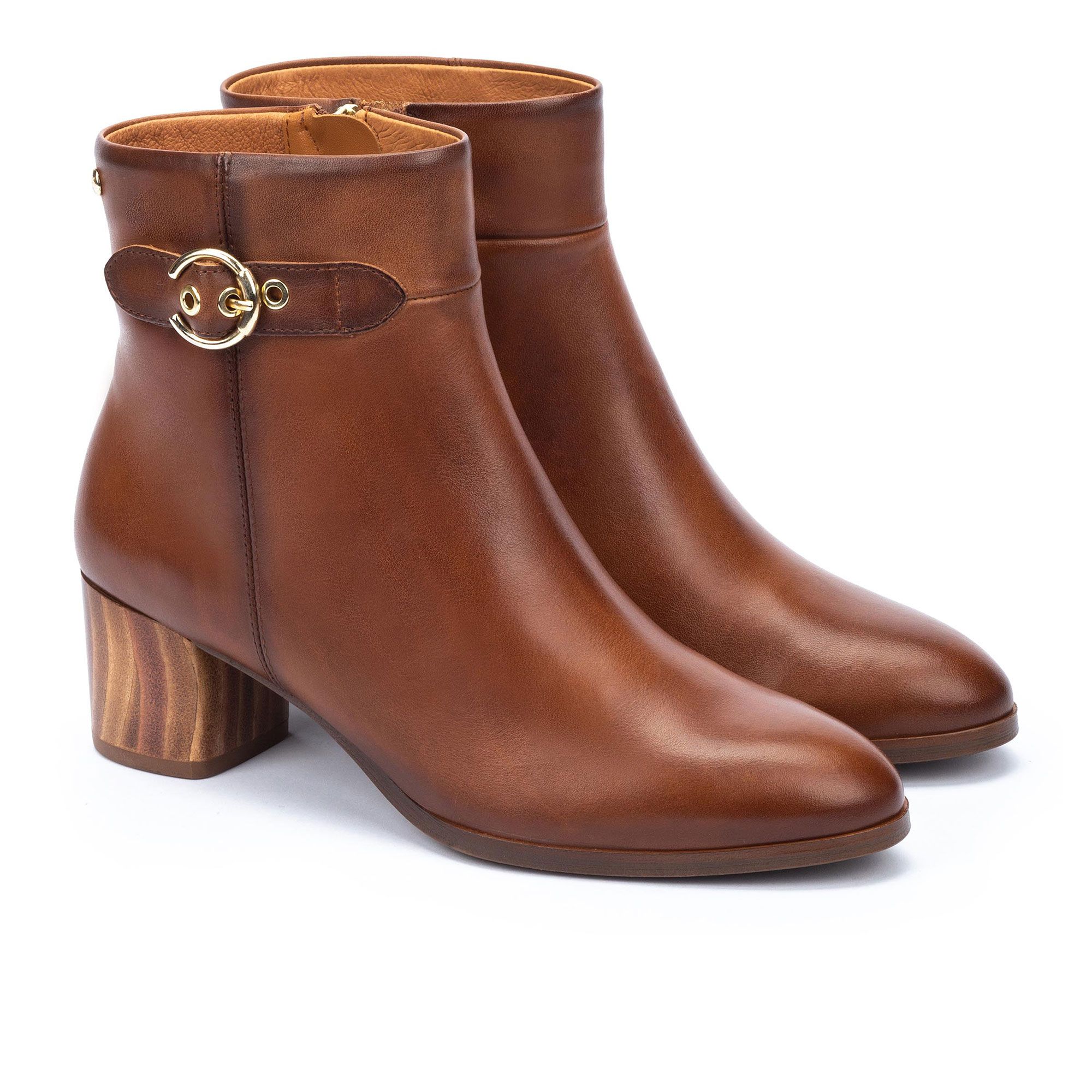 Pikolinos
Tronchetti in pelle
con fibbia tonda
e tacco 5 cm