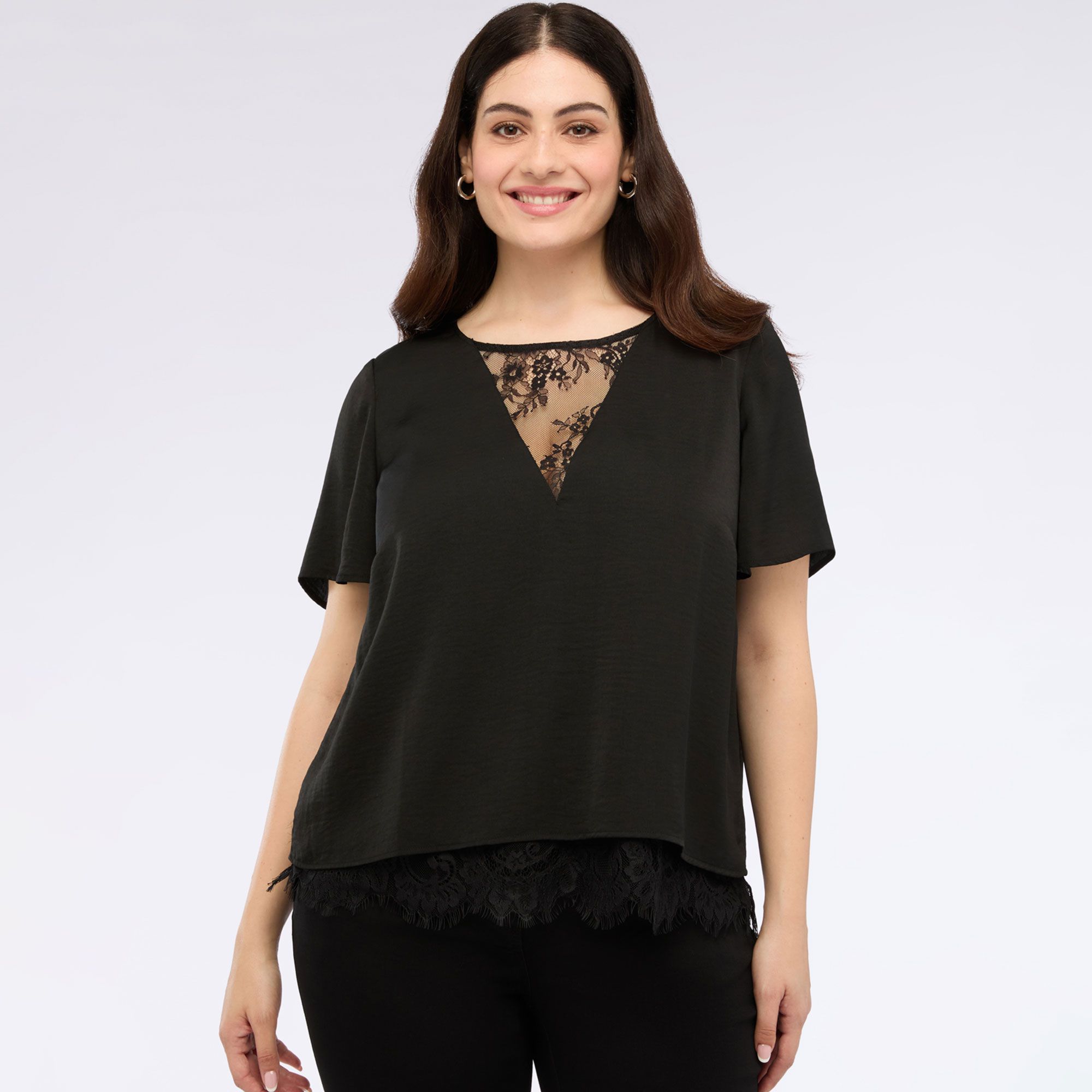 Fiorella Rubino
Blusa con pizzo
a manica corta