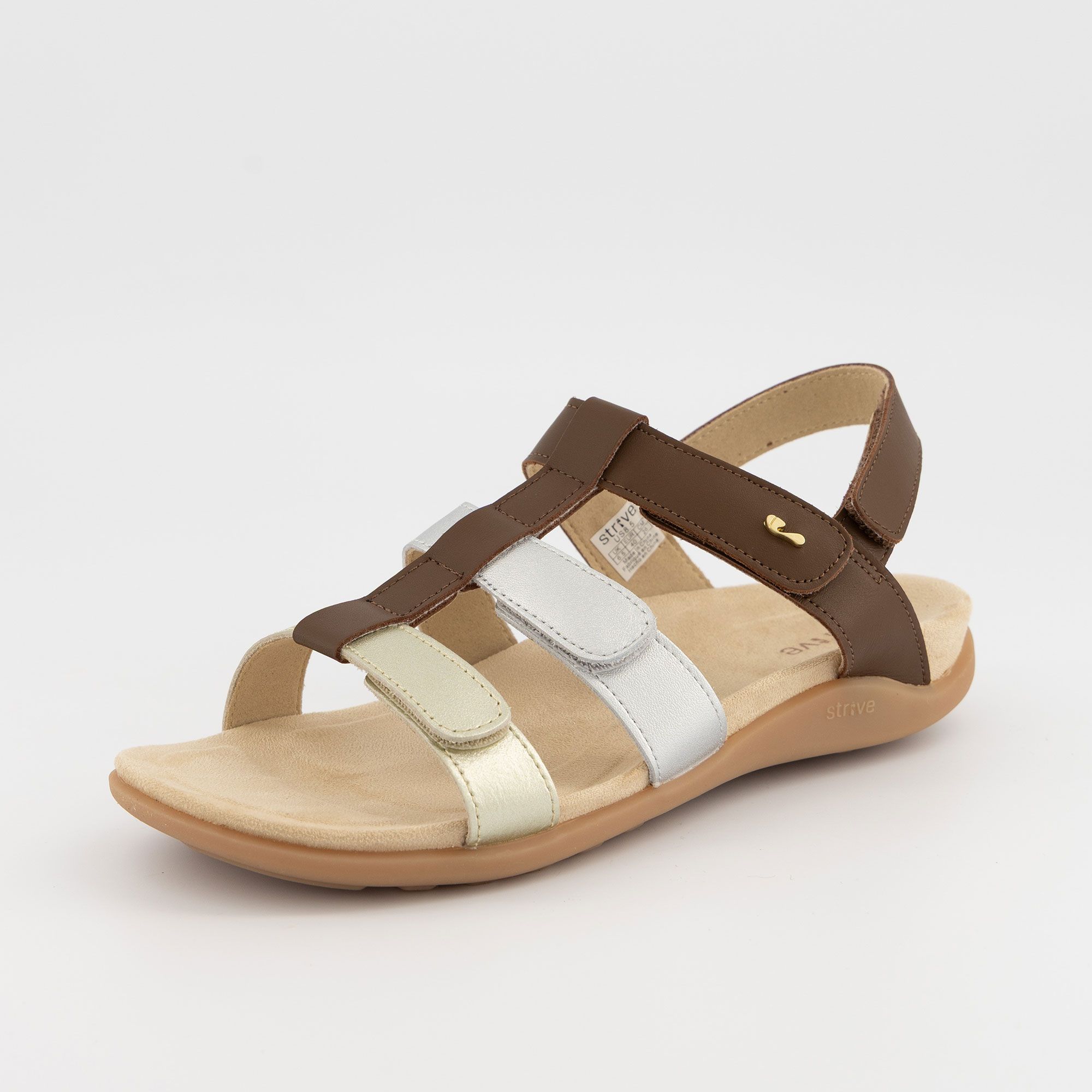 Strive Footwear
Sandali in pelle
con tre fascette
e suola 3 cm