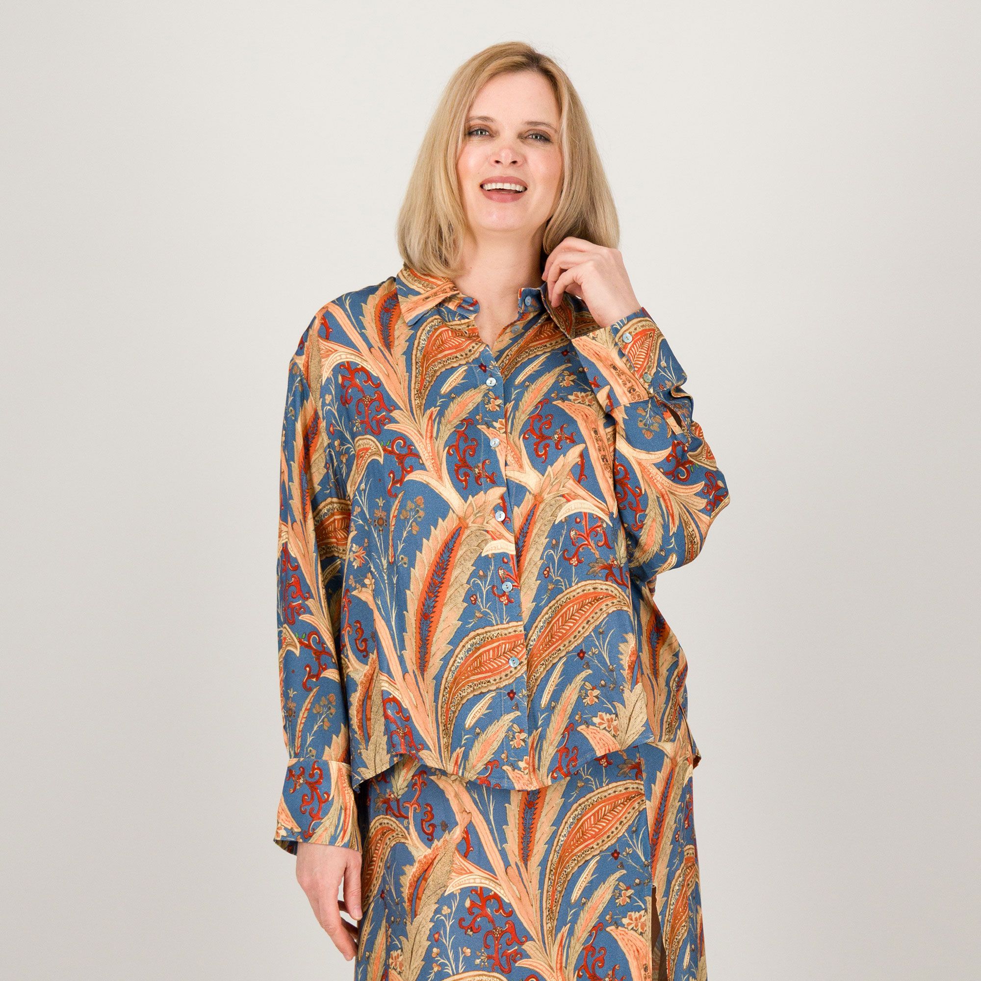 Mood Atelier
Camicia fantasia
con maniche lunghe