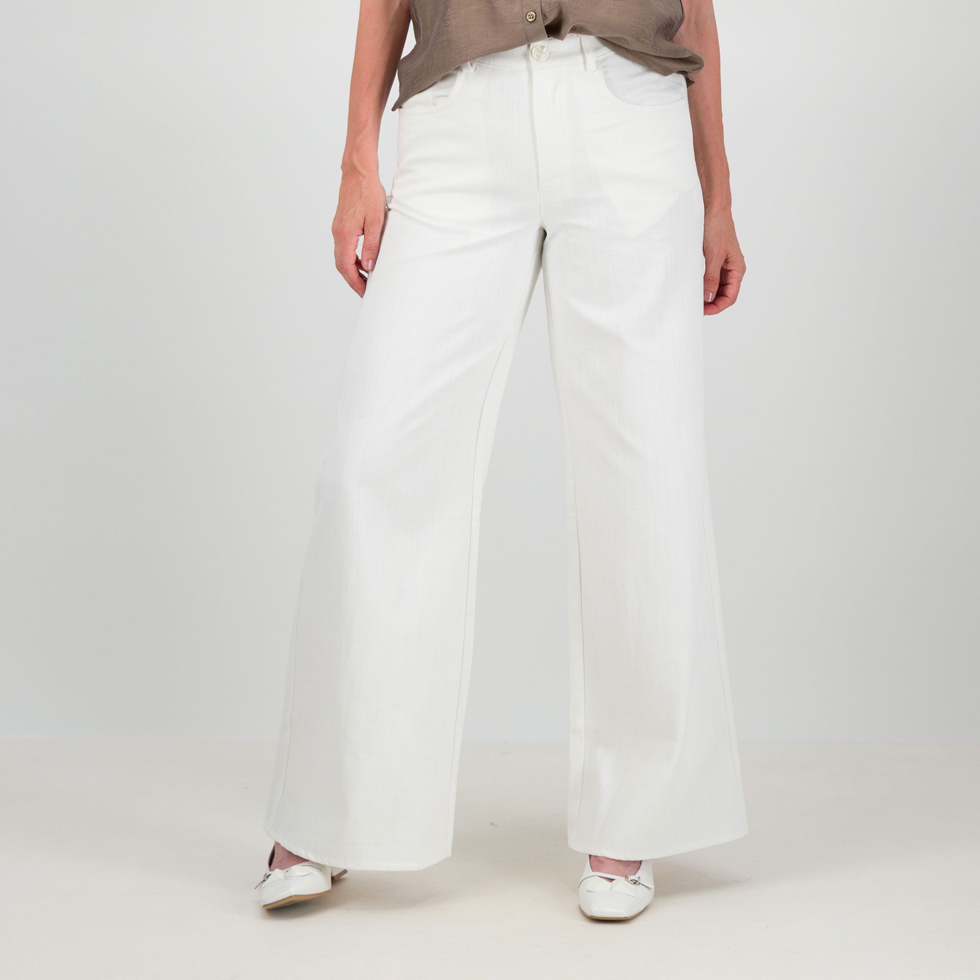 M’ama
Pantaloni lunghi
a gamba ampia
in cotone con tasche