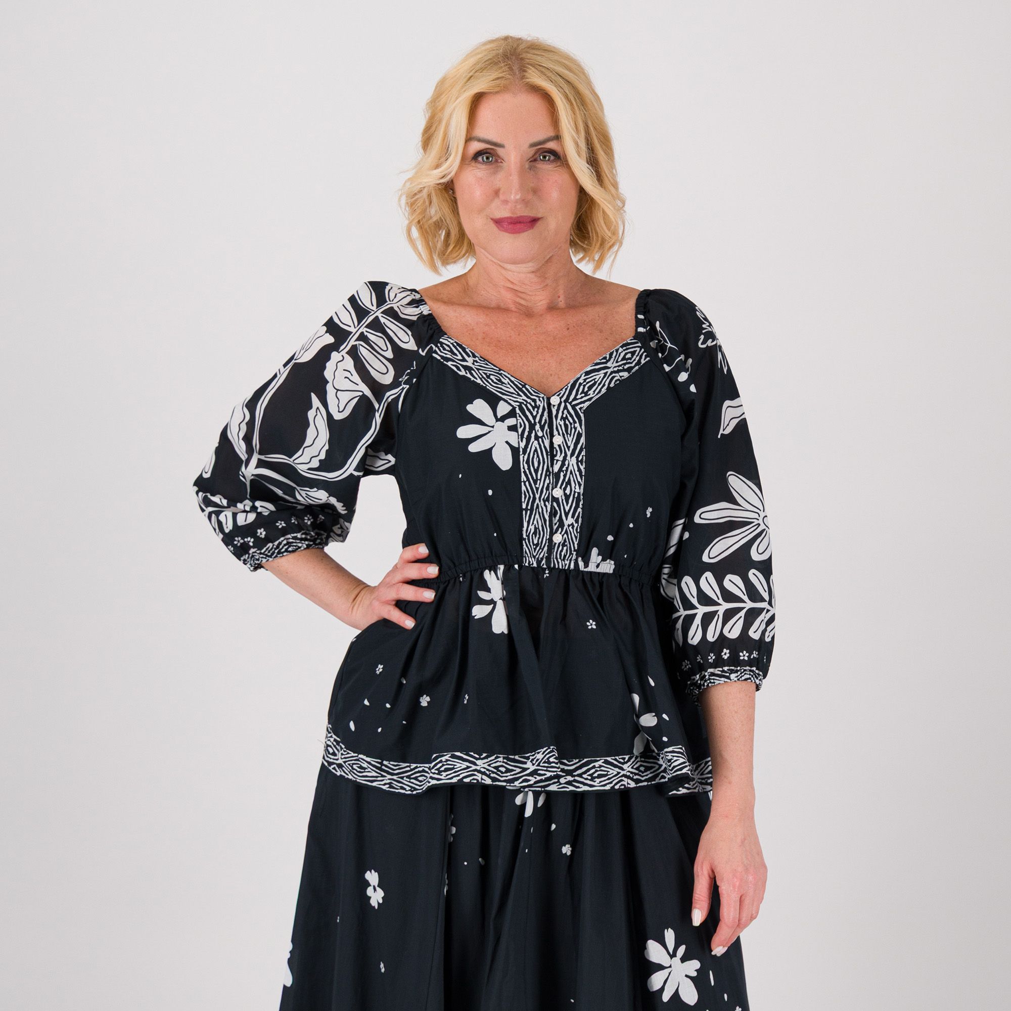 Parker & Rowe
Blusa in cotone
con scollo a V
e maniche a 3/4