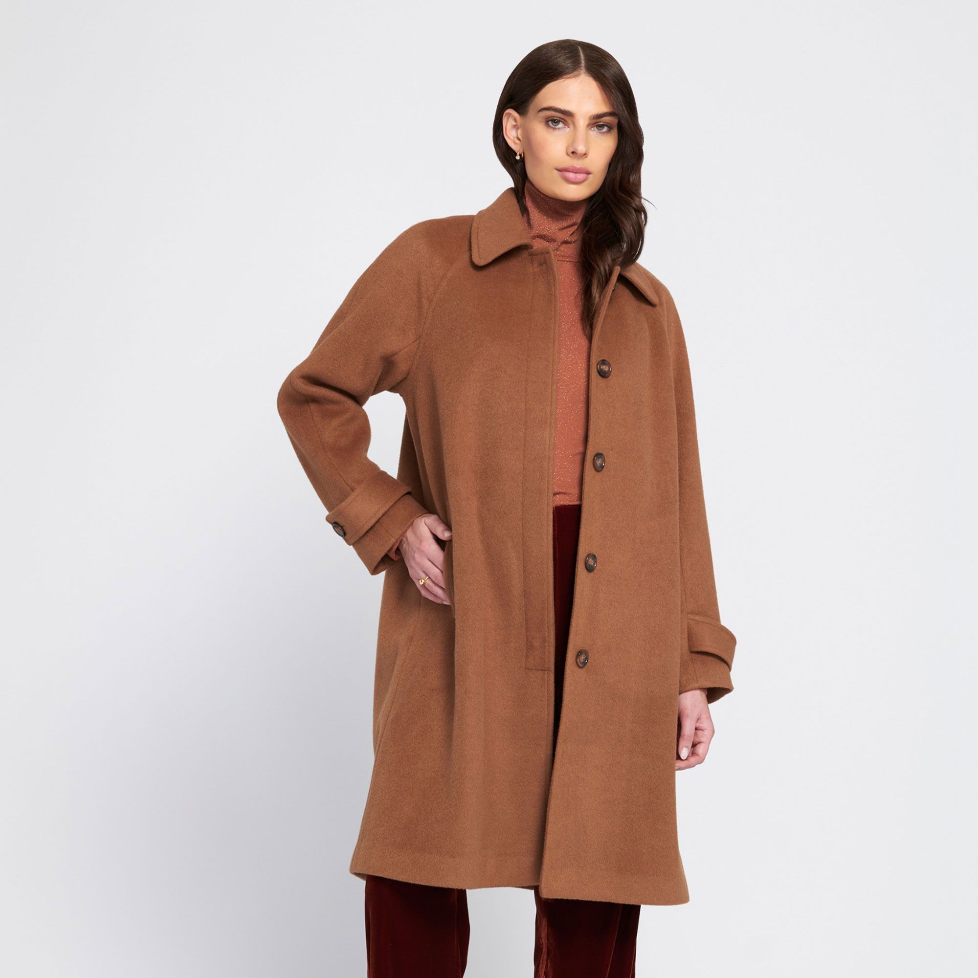 Elle Get The Look
Cappotto lungo
maniche regolabili
con bottoni