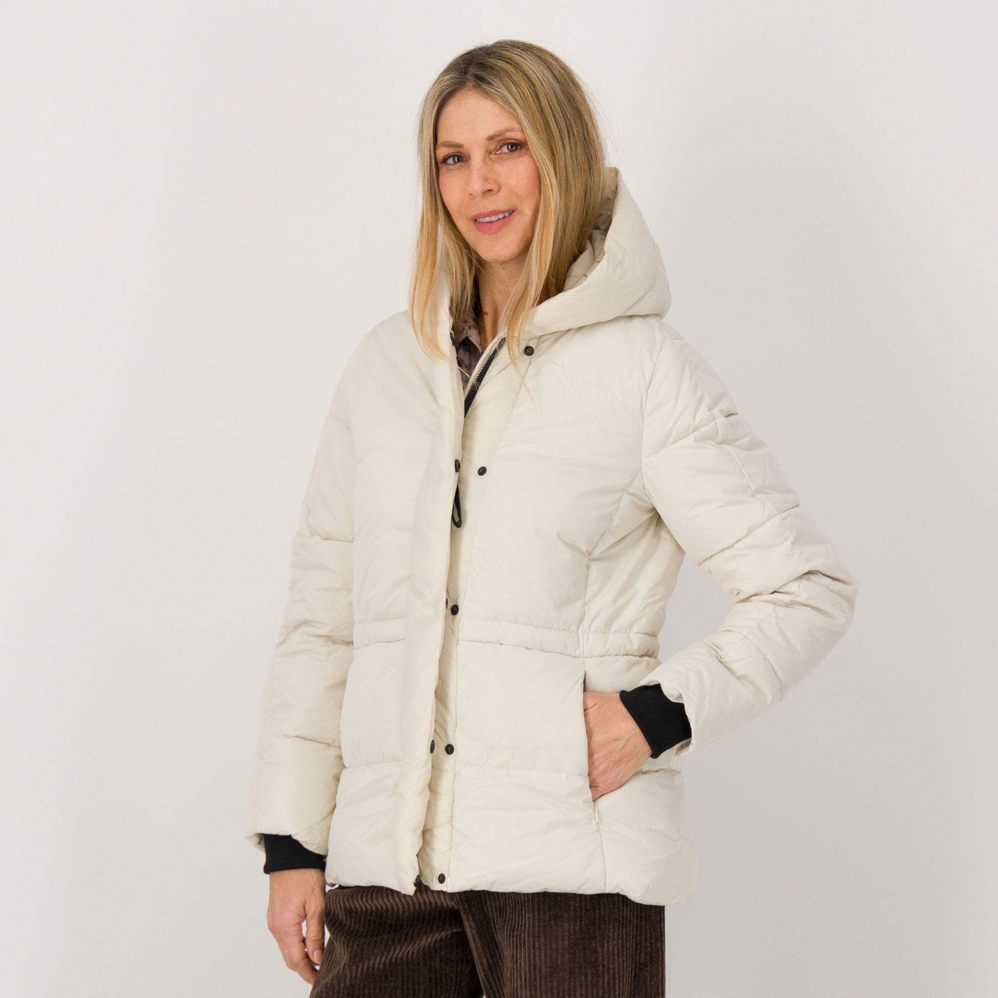 Neropale
Piumino
con cappuccio