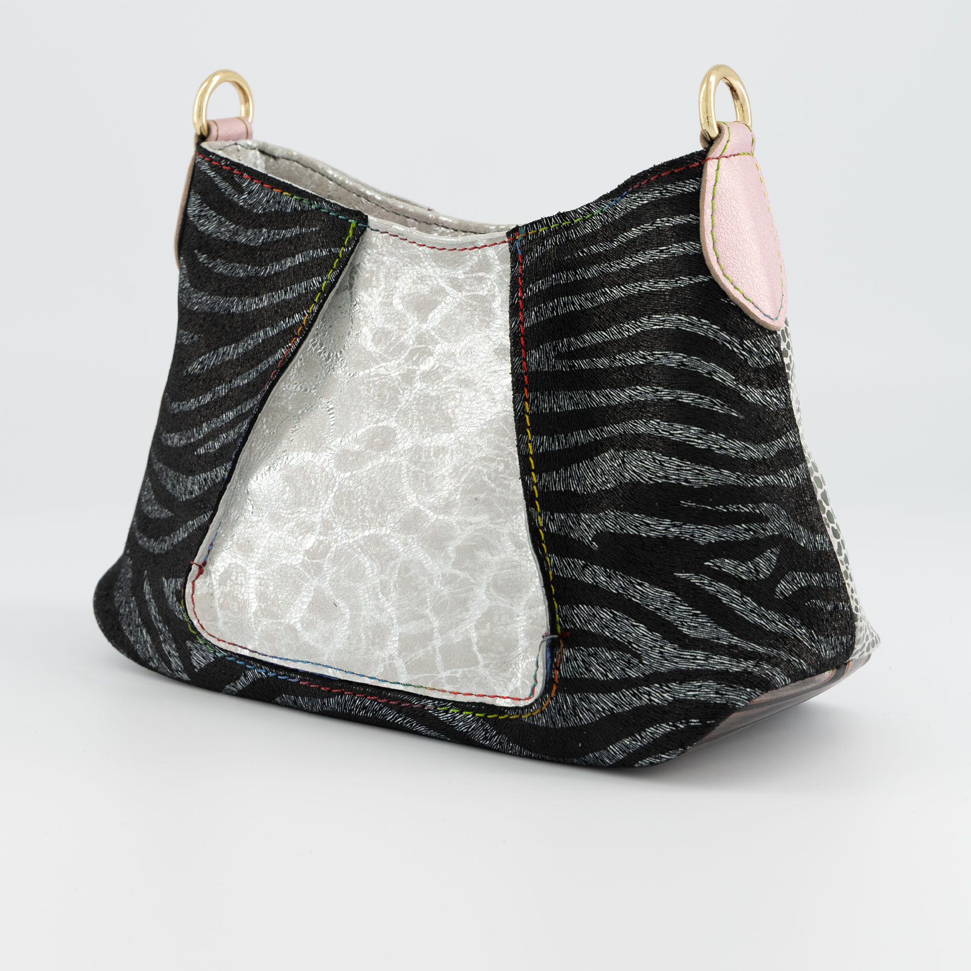 Ebarrito
Borsa a tracolla in
pelle patchwork con
chiusura a zip