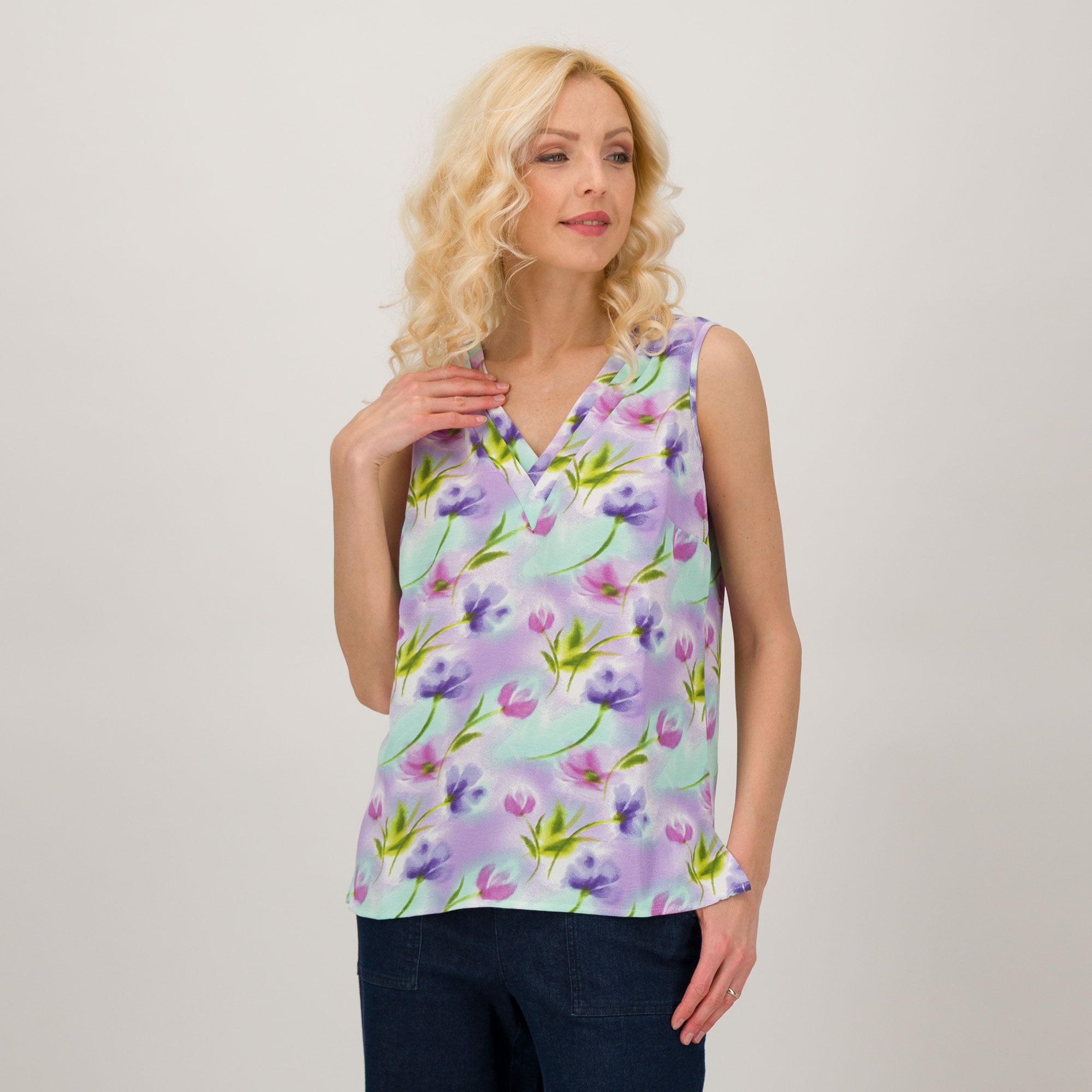 Nina Leonard
Blusa smanicata
fantasia con
scollo a V