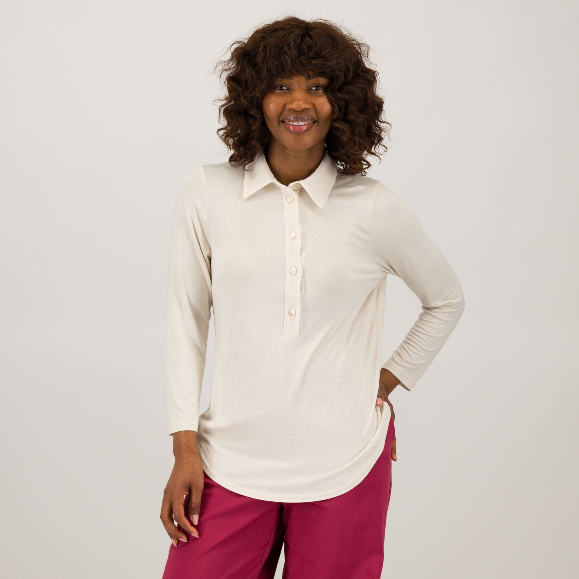 Caterina Lancini
Maglia con colletto
a polo in georgette
con bottoni