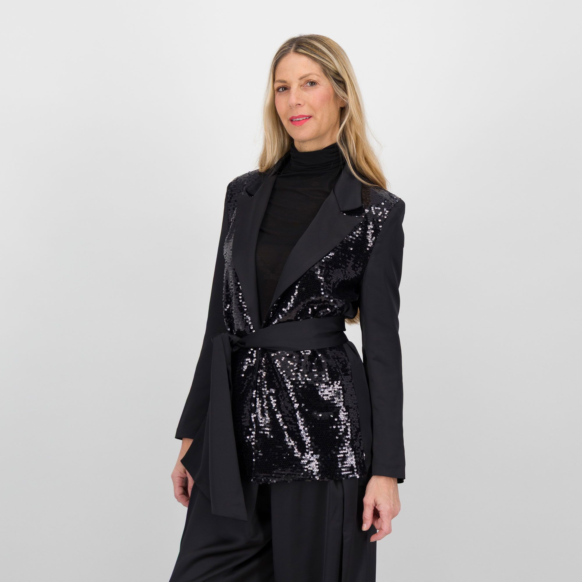 Risskio
Giacca con corpino
in paillettes e raso,
scollo rever