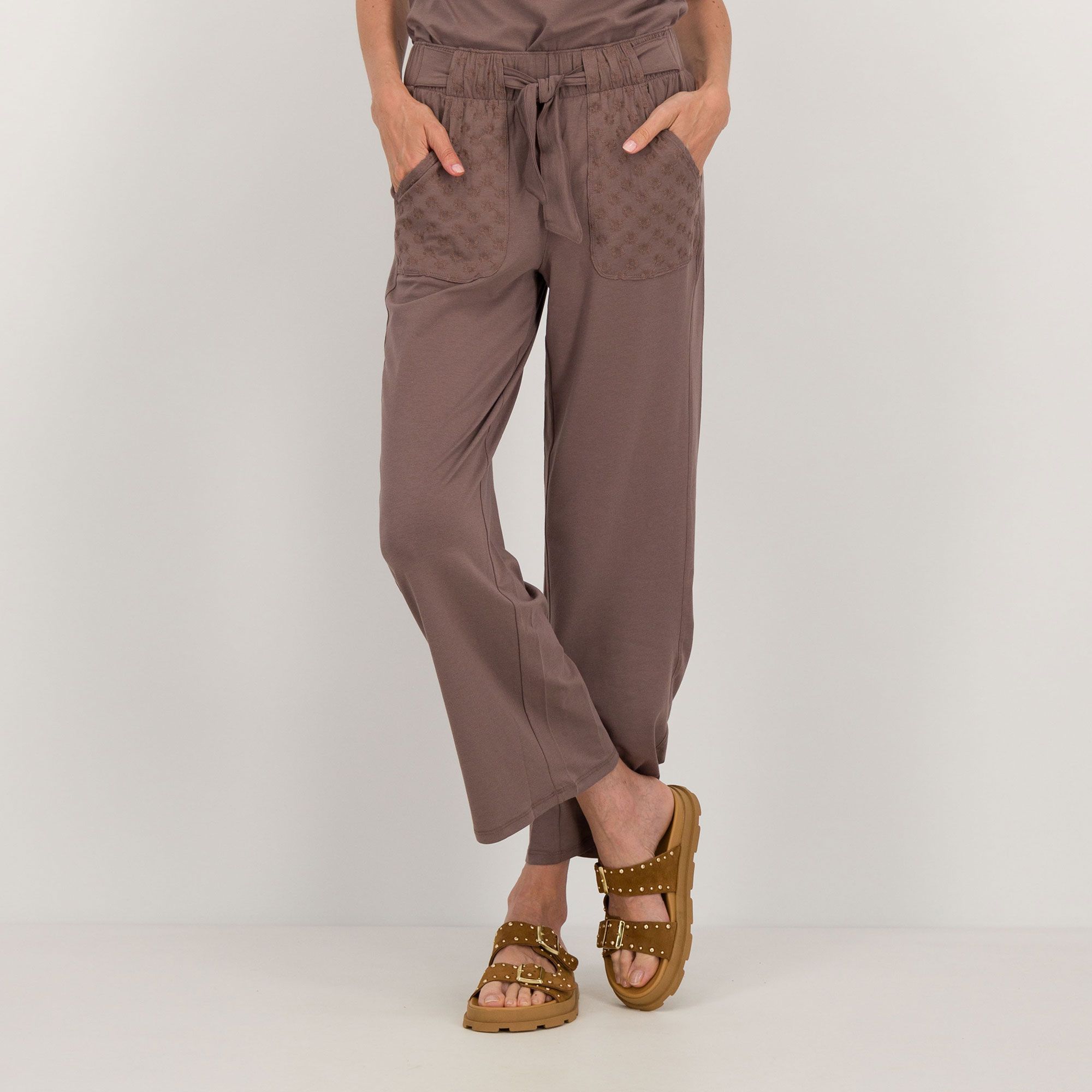  Modern Soul
by AnyBody
Pantaloni gamba
dritta con elastico