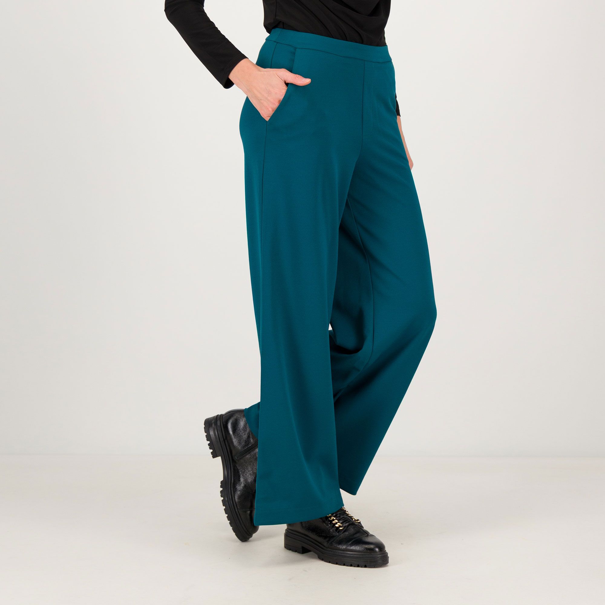 Nina Leonard
Pantaloni a gamba
larga con elastico