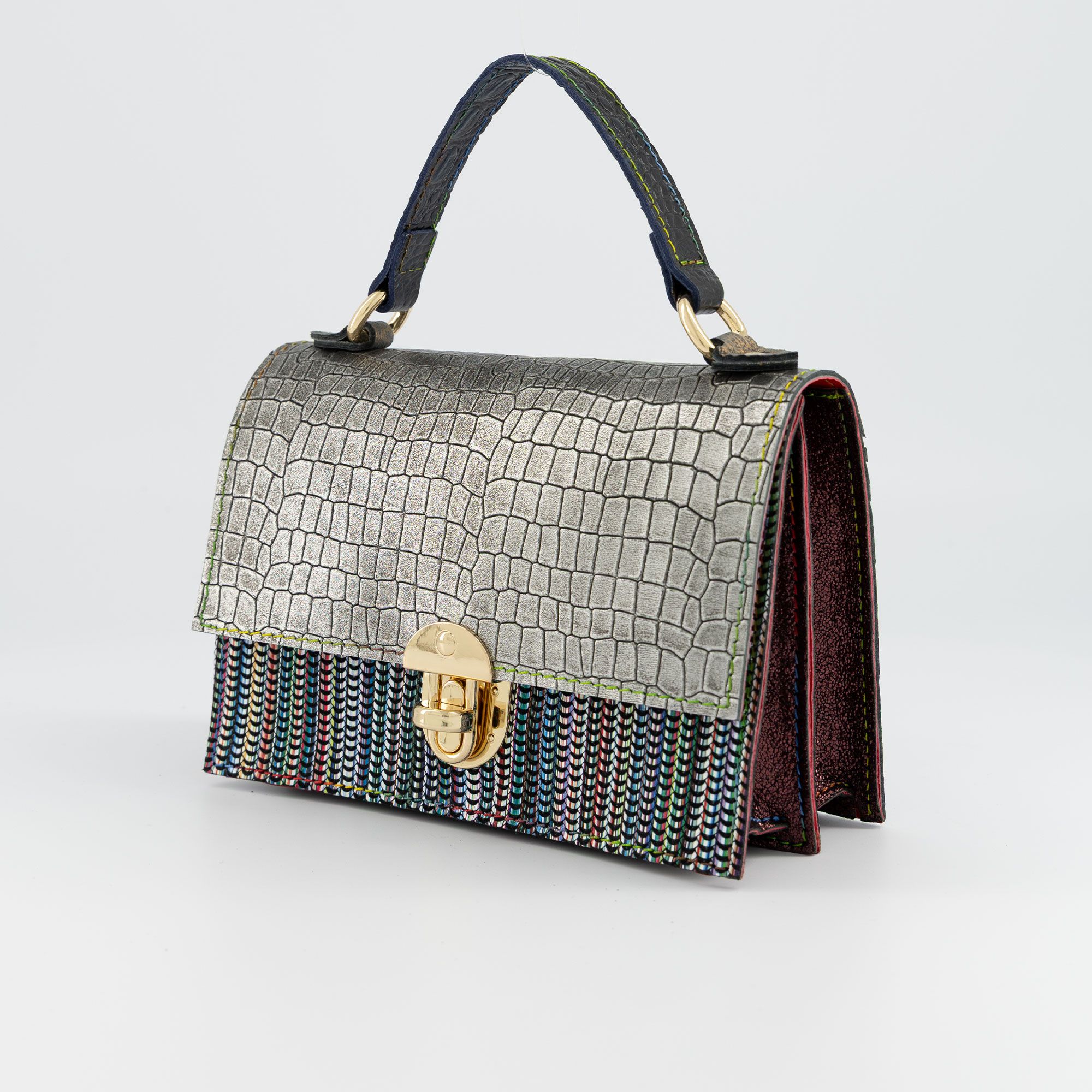 Ebarrito
Borsa a mano in
pelle patchwork con
tracolla regolabile