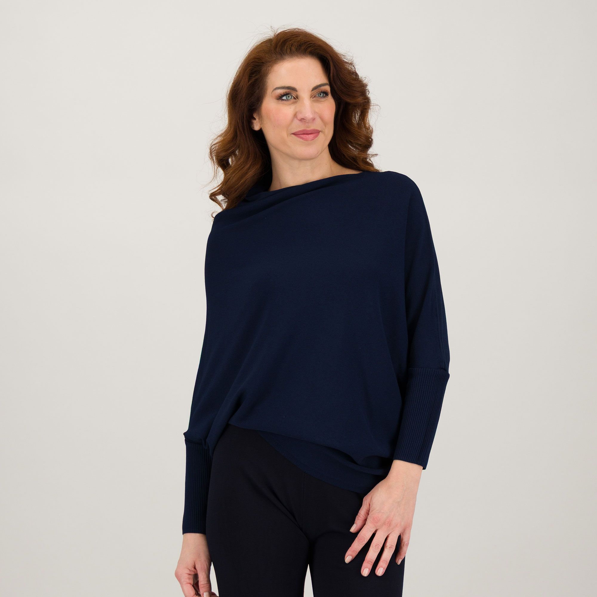 Enjoy Tricot
Maglia asimmetrica 
con scollo a barca