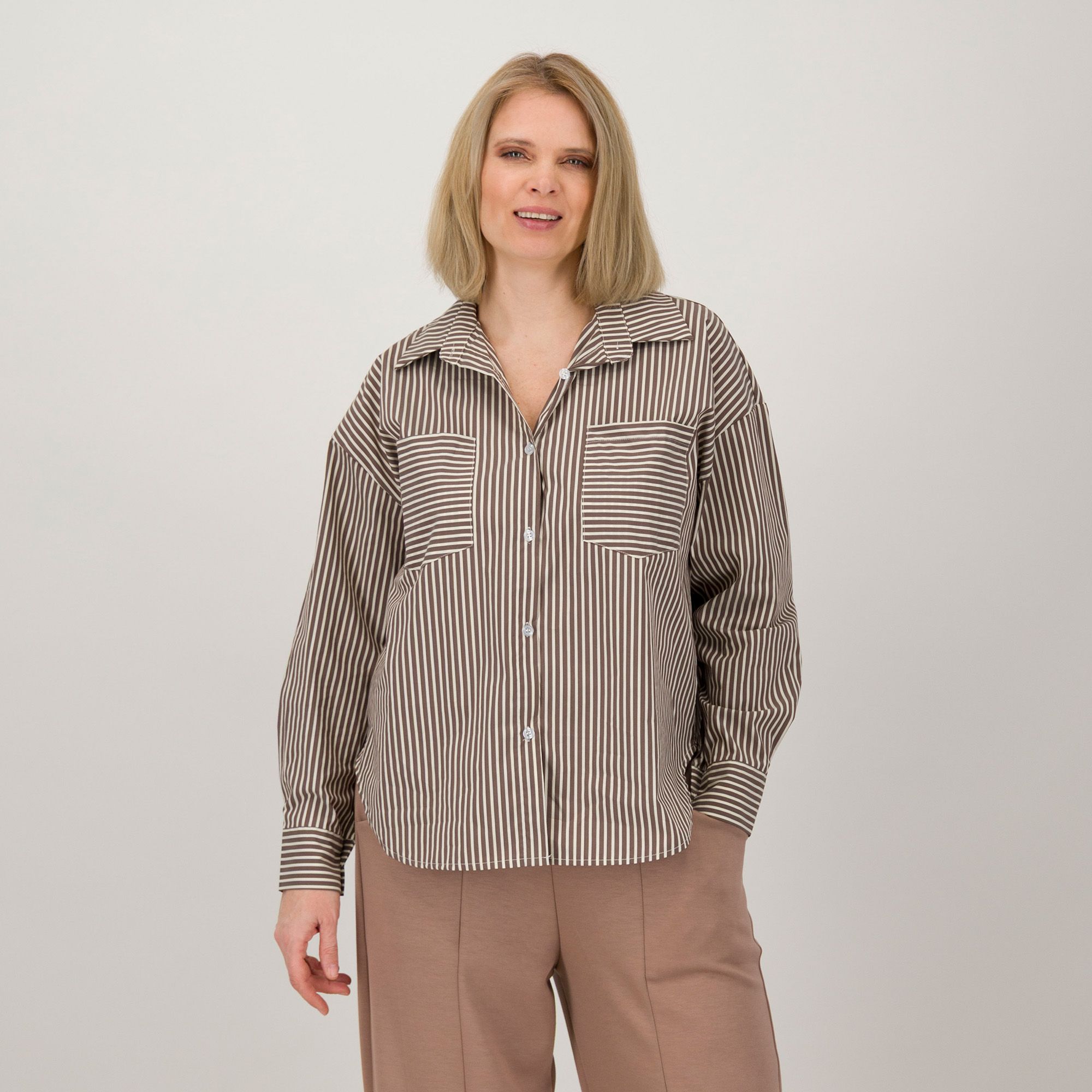 Lucrezia Sciortino
Camicia in cotone
a righe con maniche
lunghe