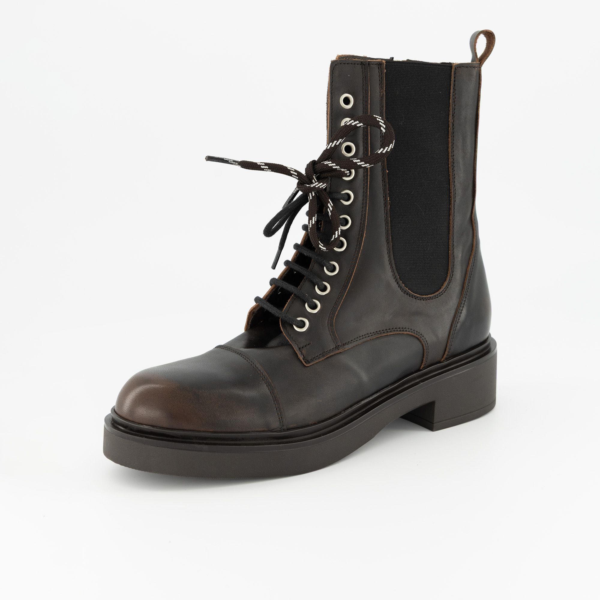 Galieti
Stivali biker 
in pelle con zip
e tacco 4,5 cm