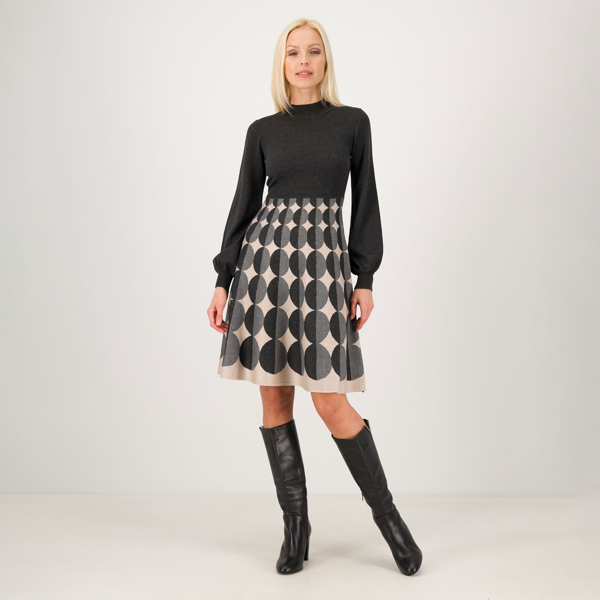 Nina Leonard
Abito midi a
collo alto con
gonna fantasia