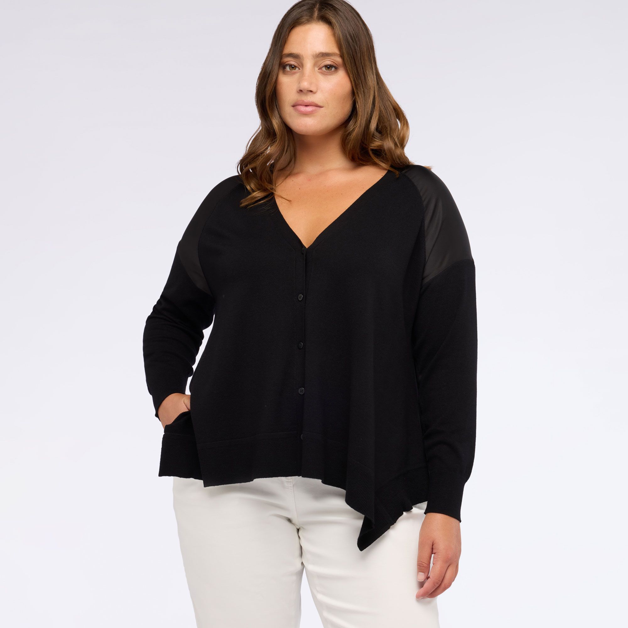 Fiorella Rubino
Cardigan con
scollatura a V
a maniche lunghe