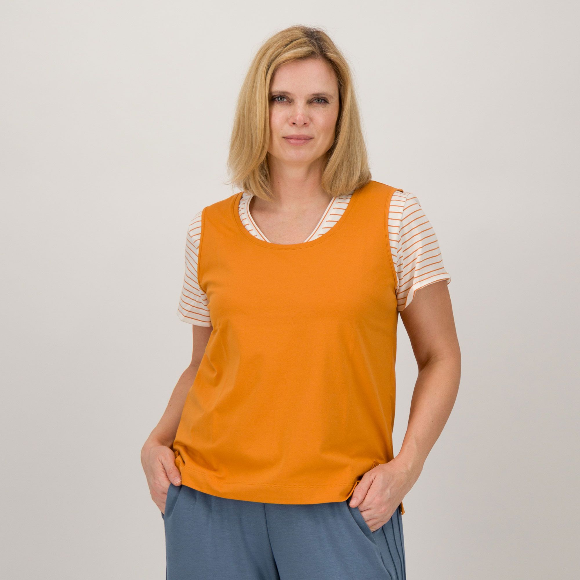 Wynne Layers
Set 2 pezzi:
t- shirt a righe, 
canotta a tinta unita