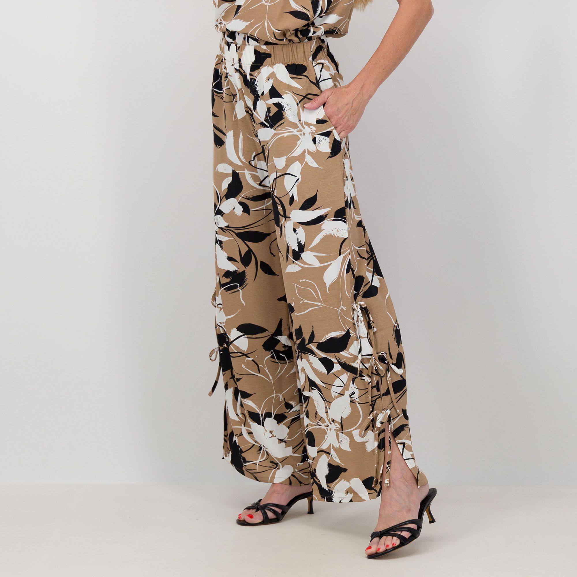 Nina Leonard
Pantaloni ampi
fantasia con
elastico