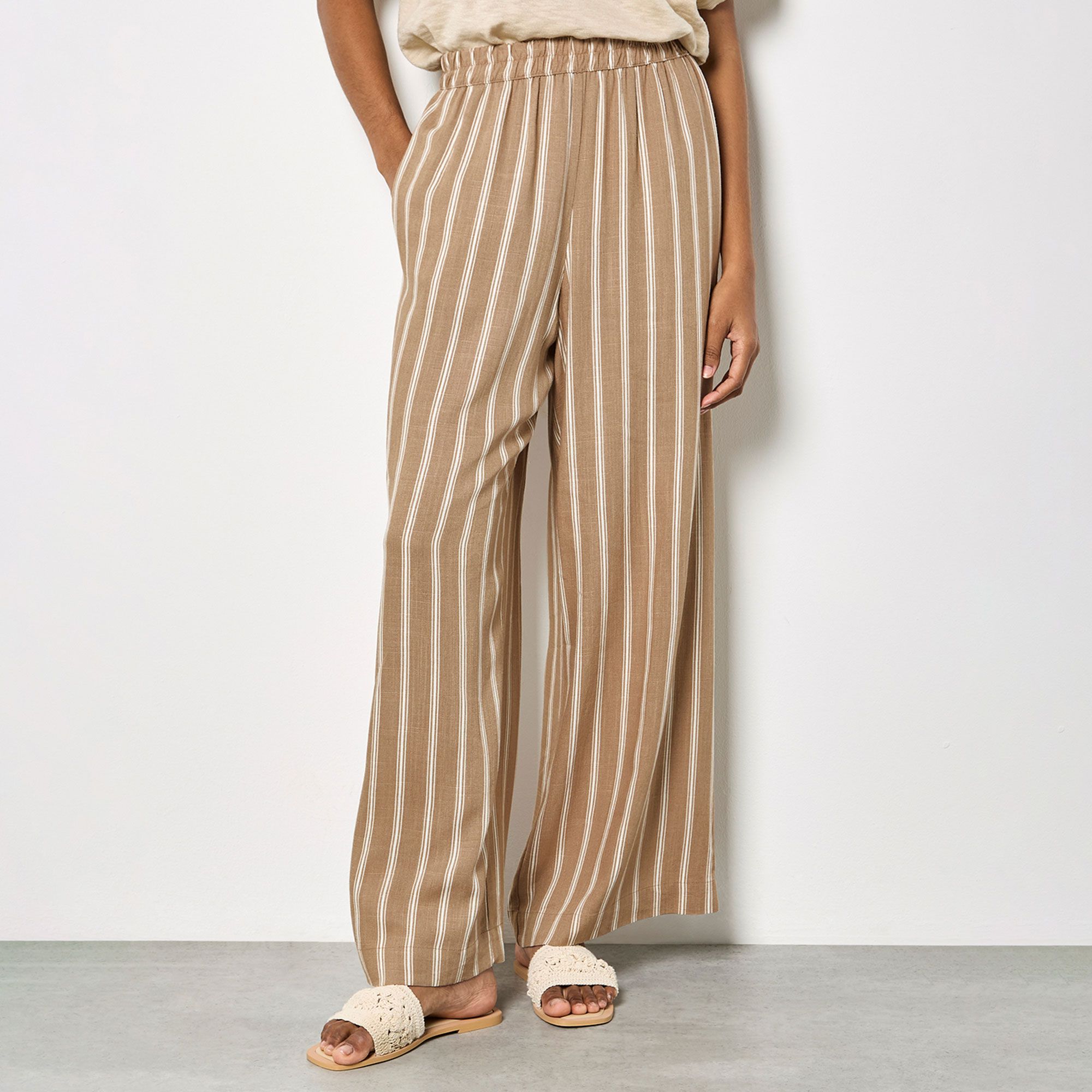 Apricot
Pantaloni a gamba
ampia con elastico
con lino