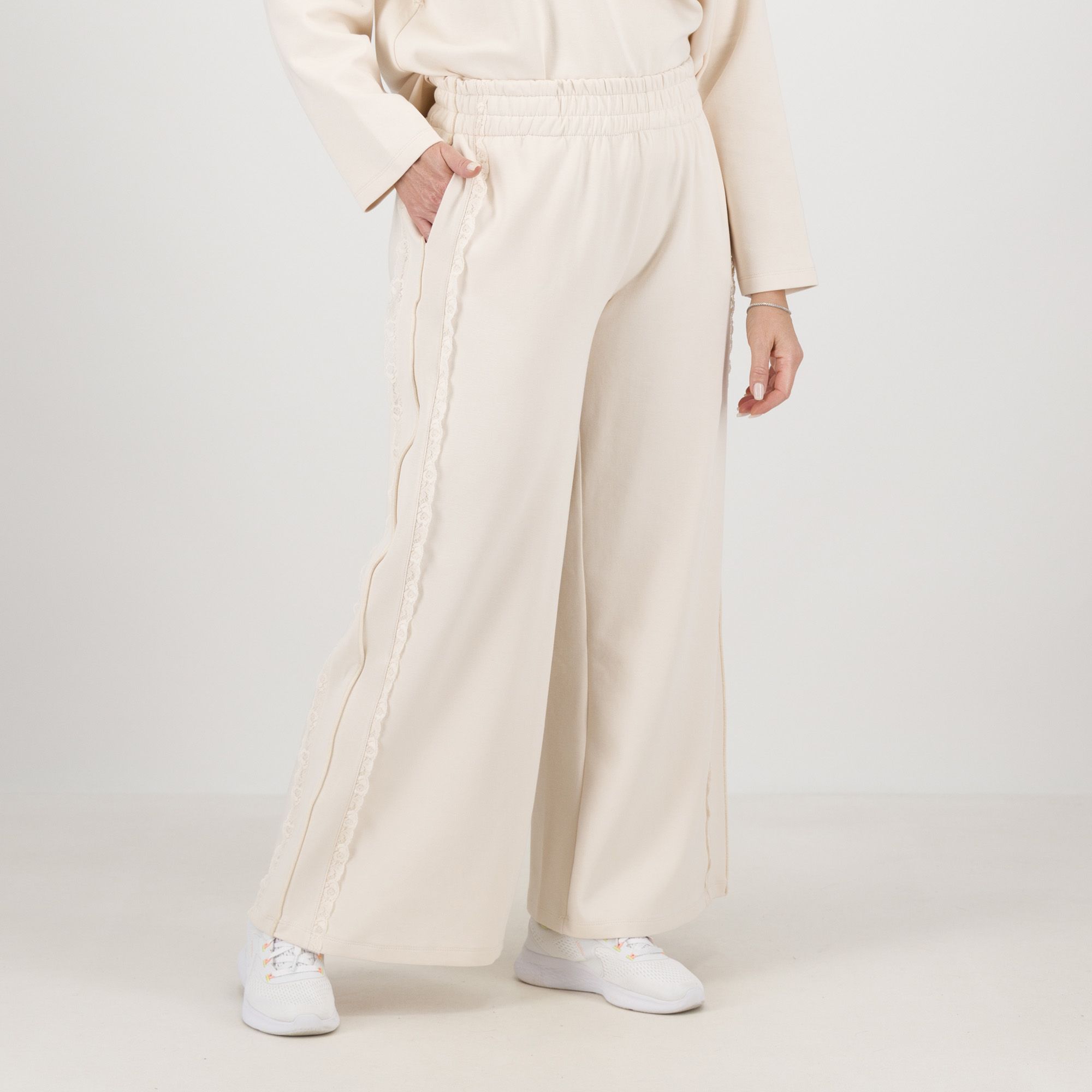 Palazzo Moda
Pantaloni ampi
in felpa con elastico
e tasche