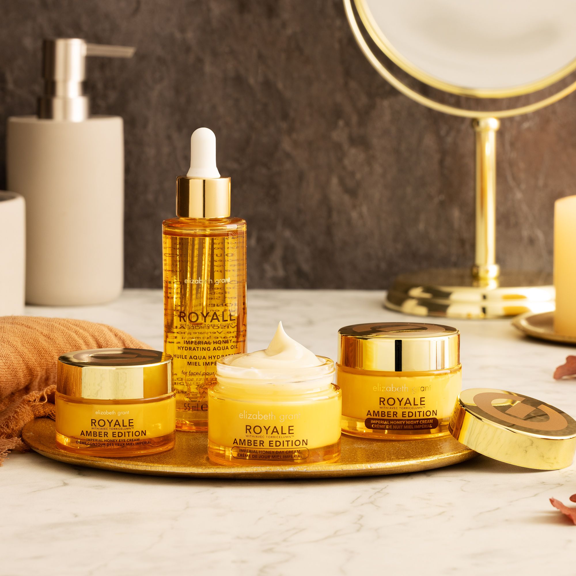 Elizabeth Grant
Royale Honey kit:
Crema viso giorno,
notte, olio, occhi