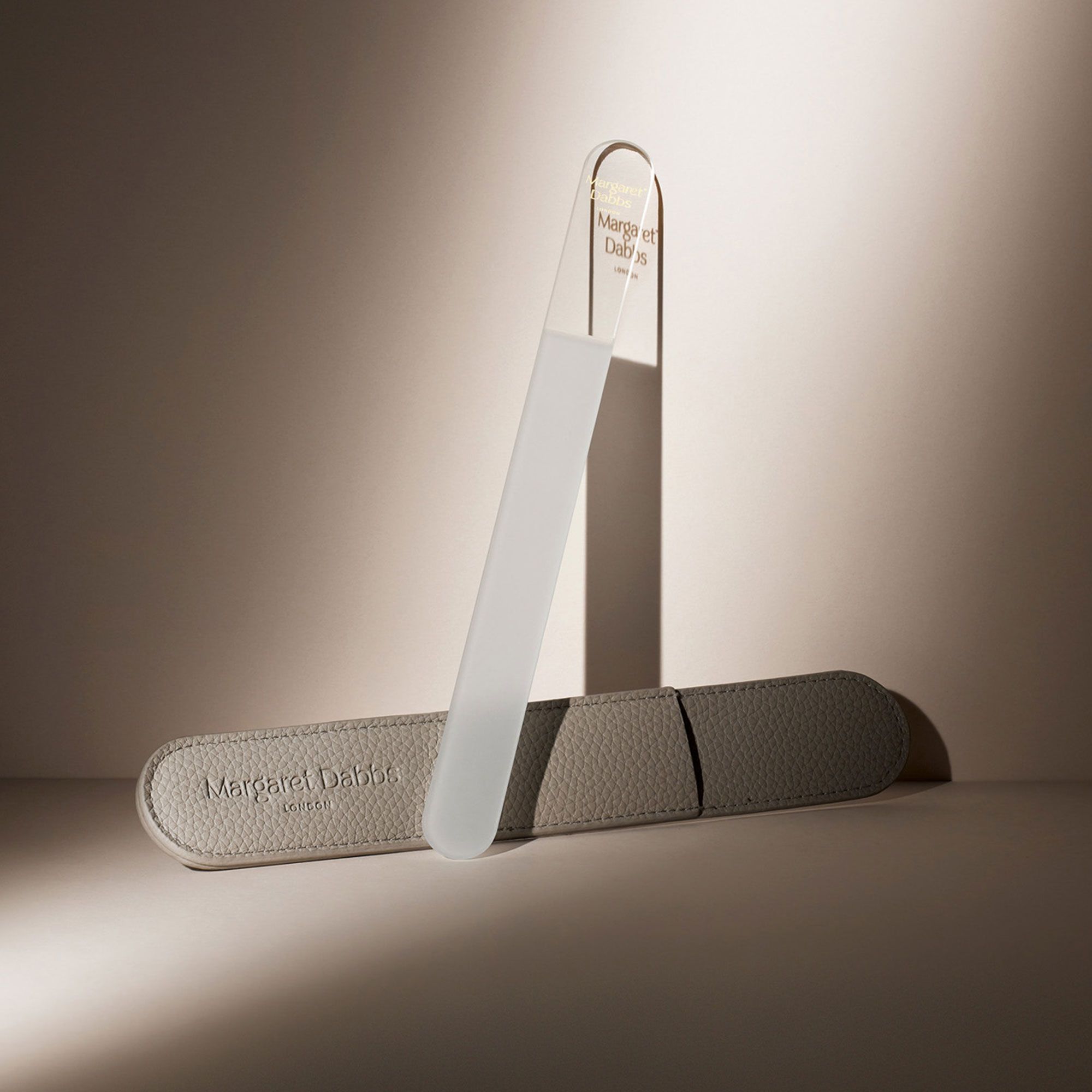 Margaret Dabbs
Lima per unghie
in cristallo
con custodia