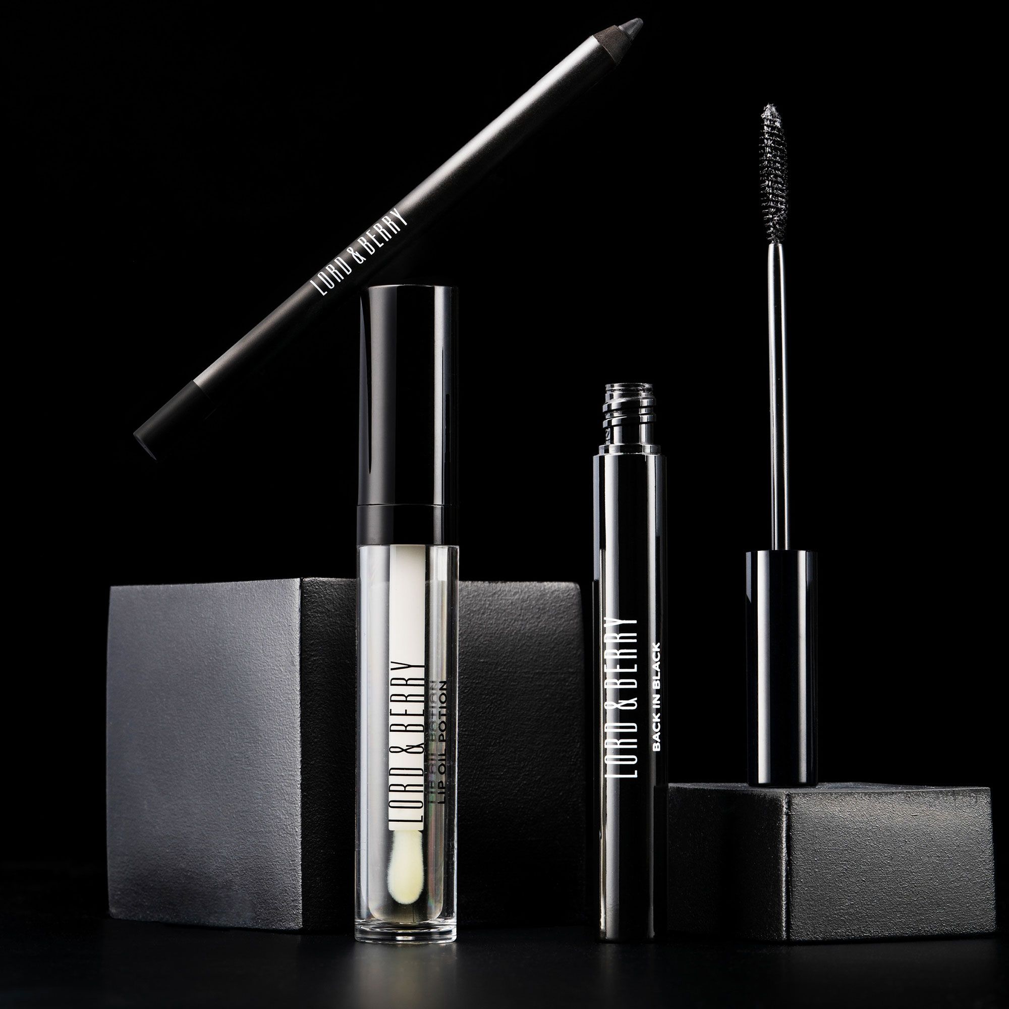 Lord & Berry
Kit: mascara,
matita occhi, olio
labbra e custodia