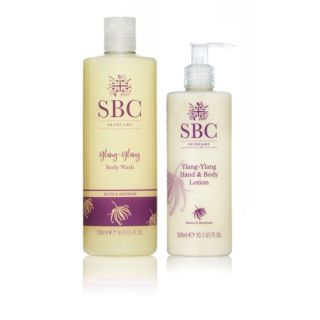SBC
Ylang Ylang Lozione
mani e corpo (300ml) 
e bagnoschiuma(500ml)
