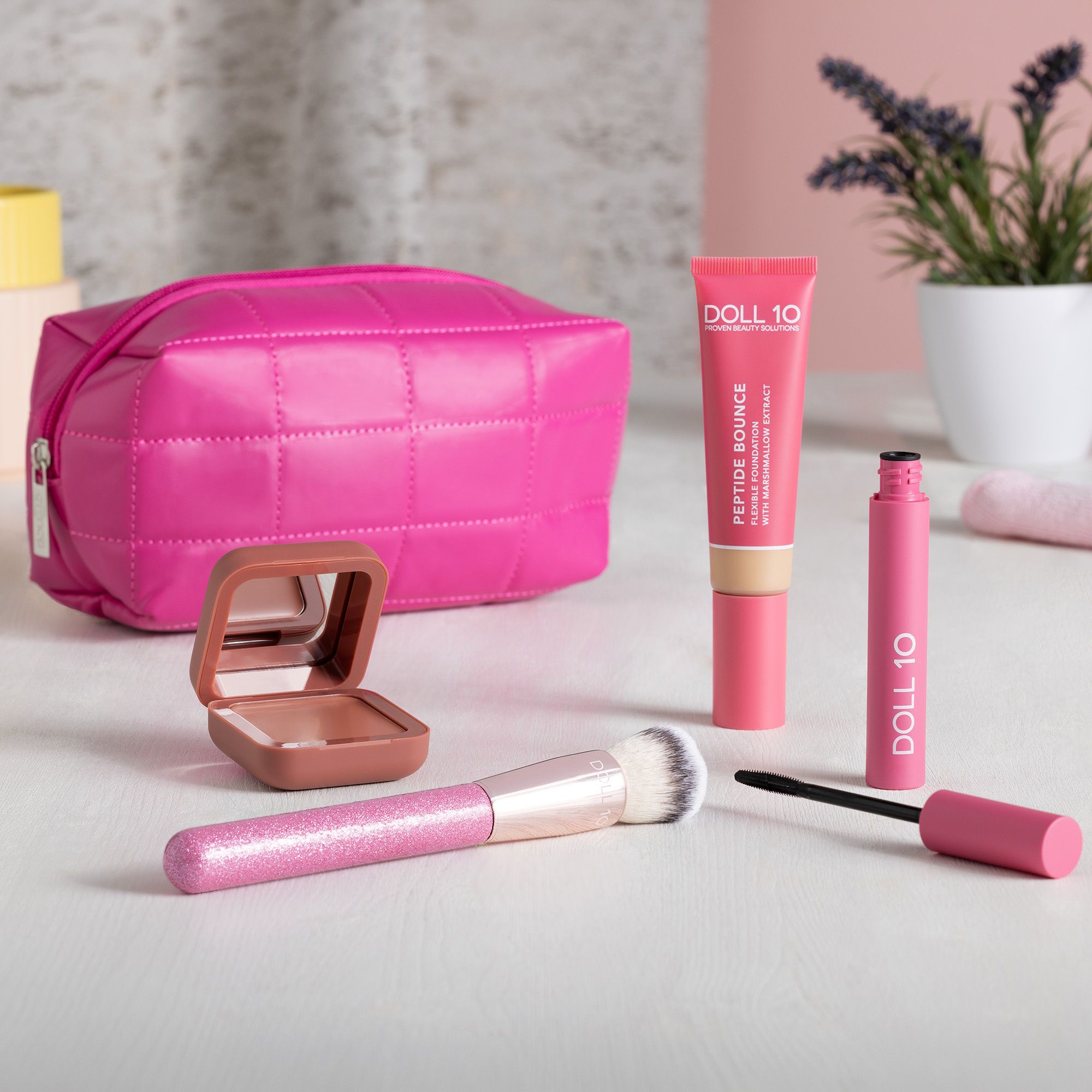 Doll10
Make-up con pochette:
fondotinta, blush,
mascara, pennello