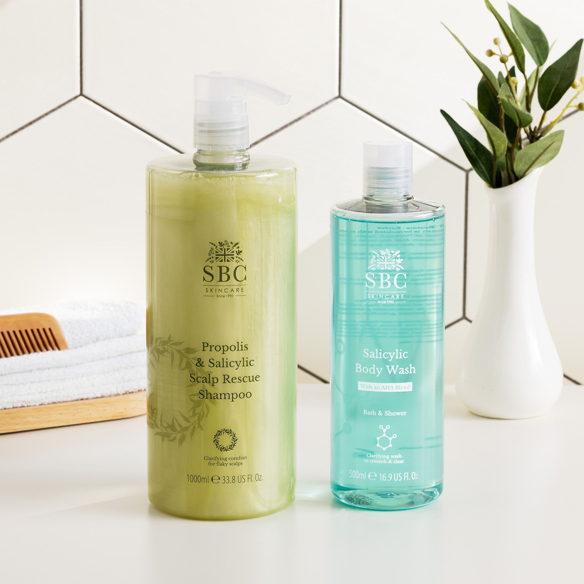 SBC
Kit doccia Salicylic:
bagnoschiuma (500 ml)
e shampoo (1000 ml)