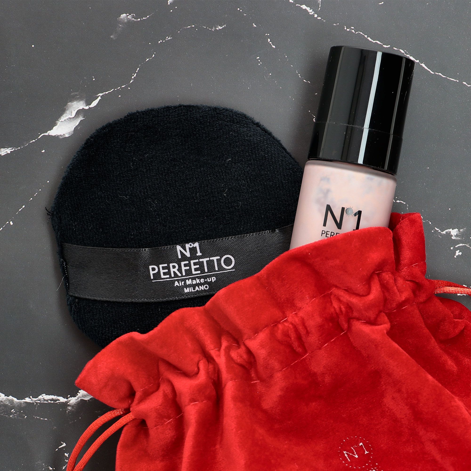 N°1 Perfetto
Kit: perfezionatore
Make Up Fixer SPF30,
piumino e sacchetto