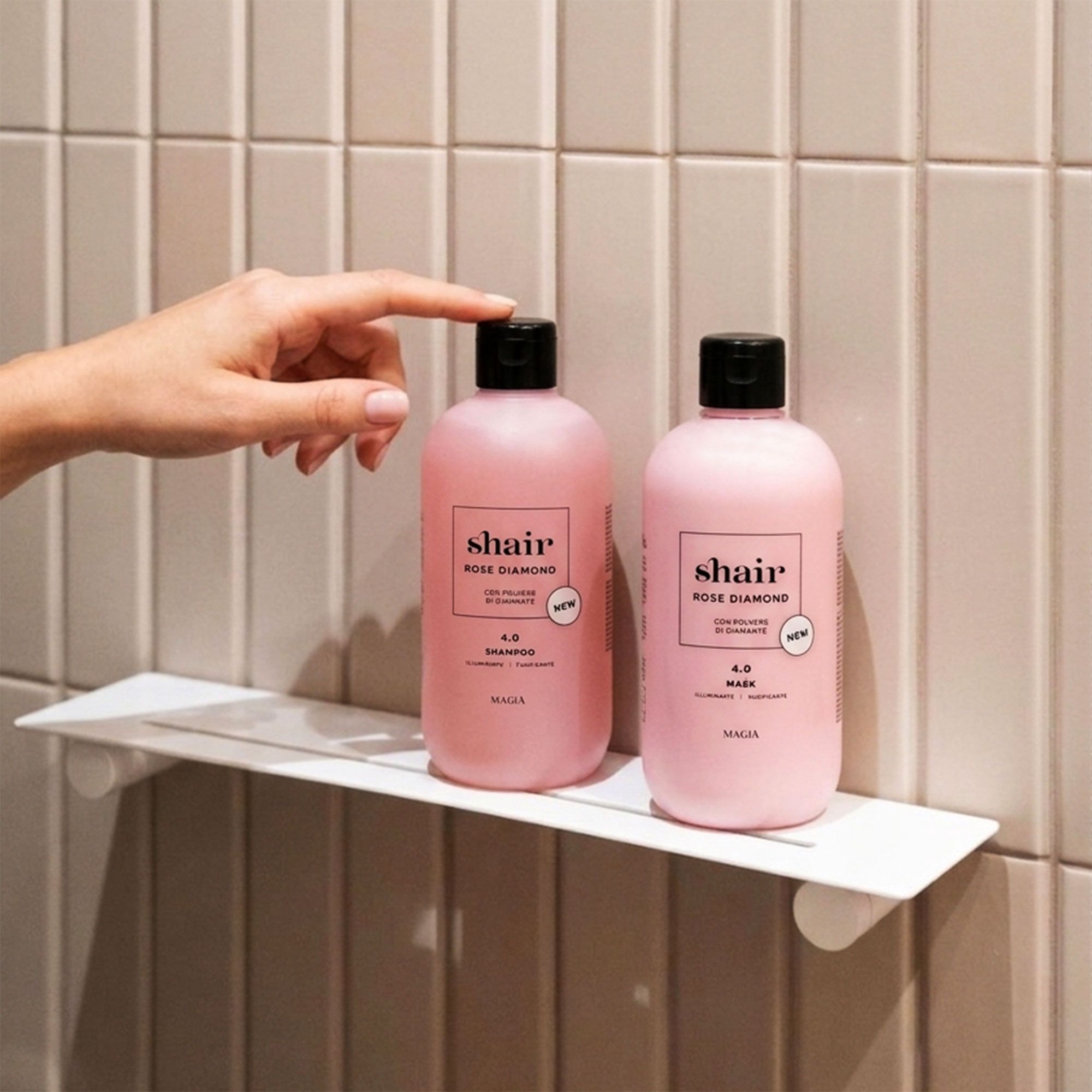 Shair
Rose Diamond Ph 4.0:
shampoo (500 ml) e
maschera (500 ml)