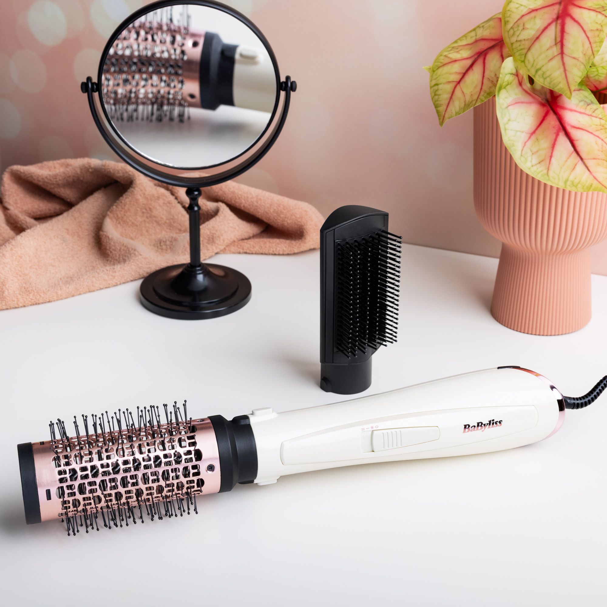 BaByliss
Stardust Shimmer
Spazzola volumizzante
e lisciante capelli