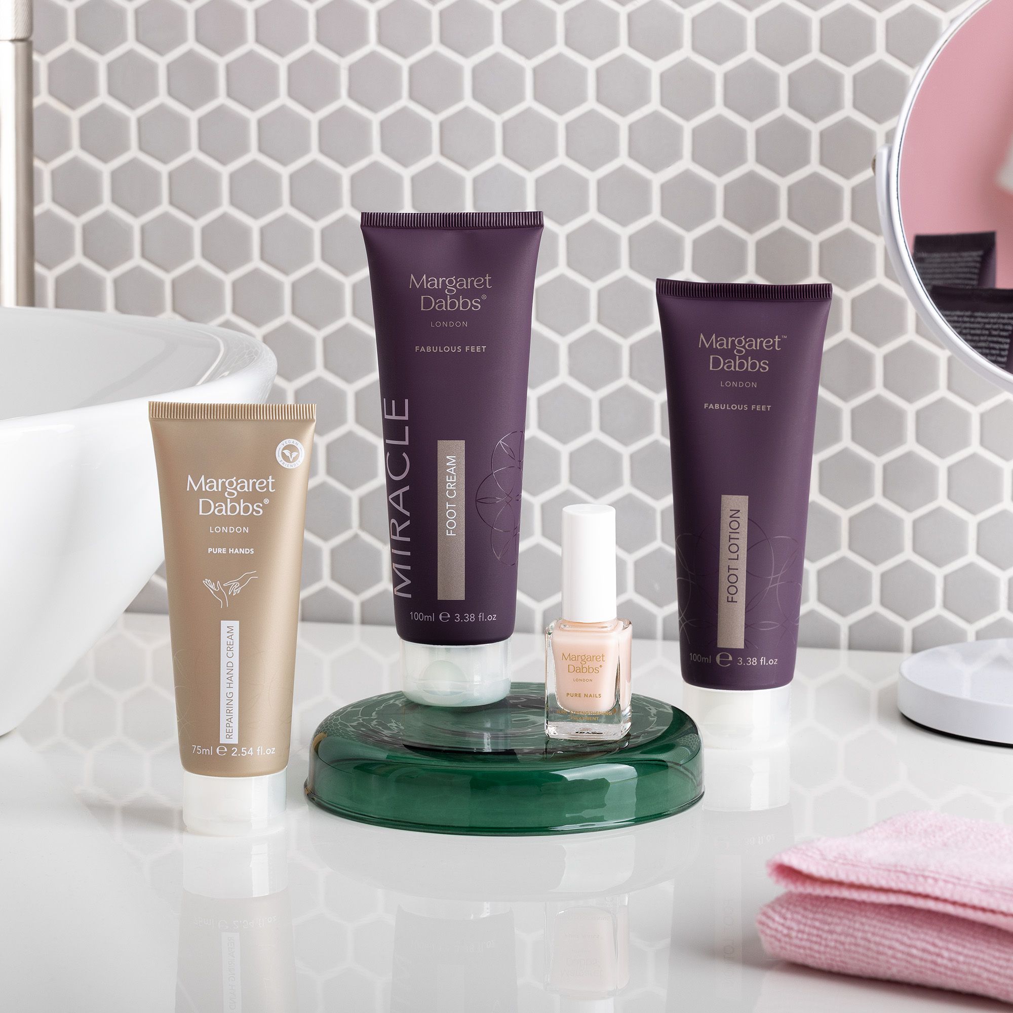 Margaret Dabbs London
Kit mani e piedi:
2 creme, lozione e
trattamento unghie